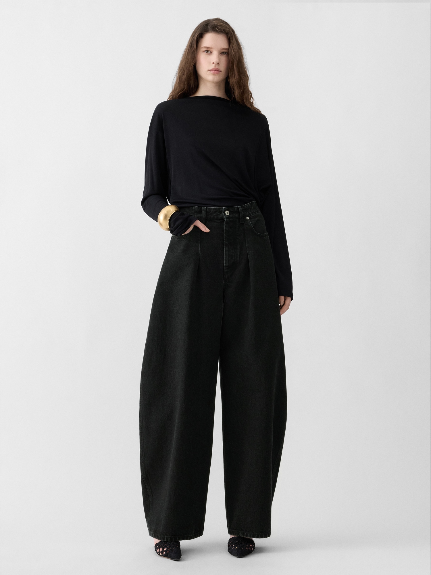 JACQUEMUS Ovalo de-Nîmes Jeans in Black