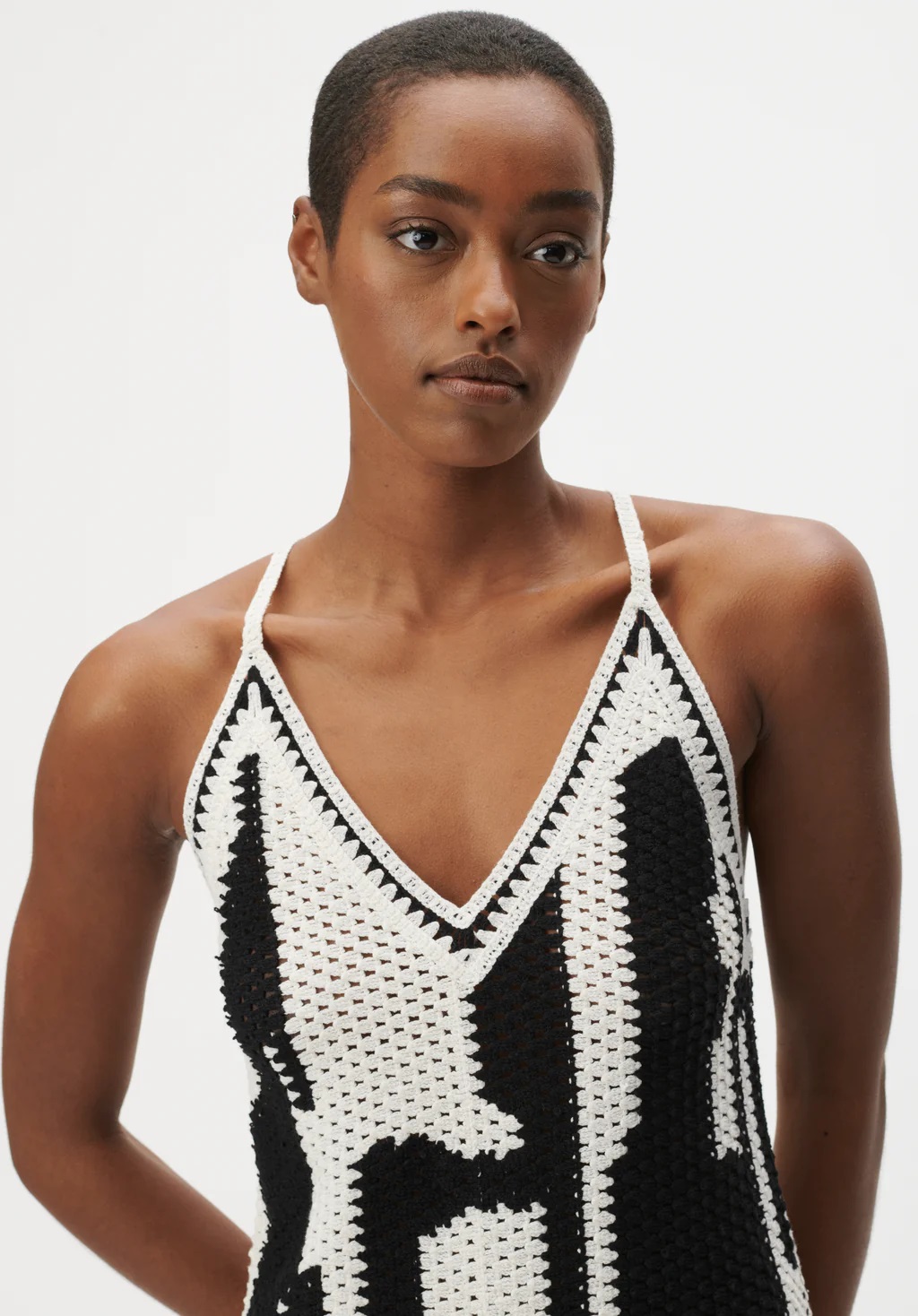 LALA BERLIN Dress in Black/White Crochet L