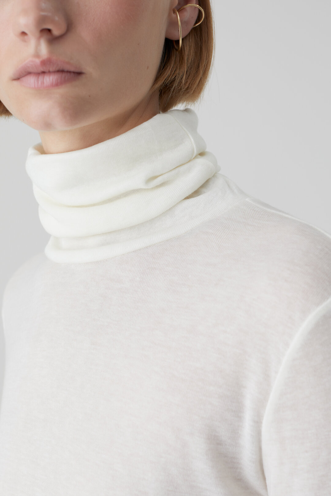 Closed Rollneck Knit Pullover in Offwhite