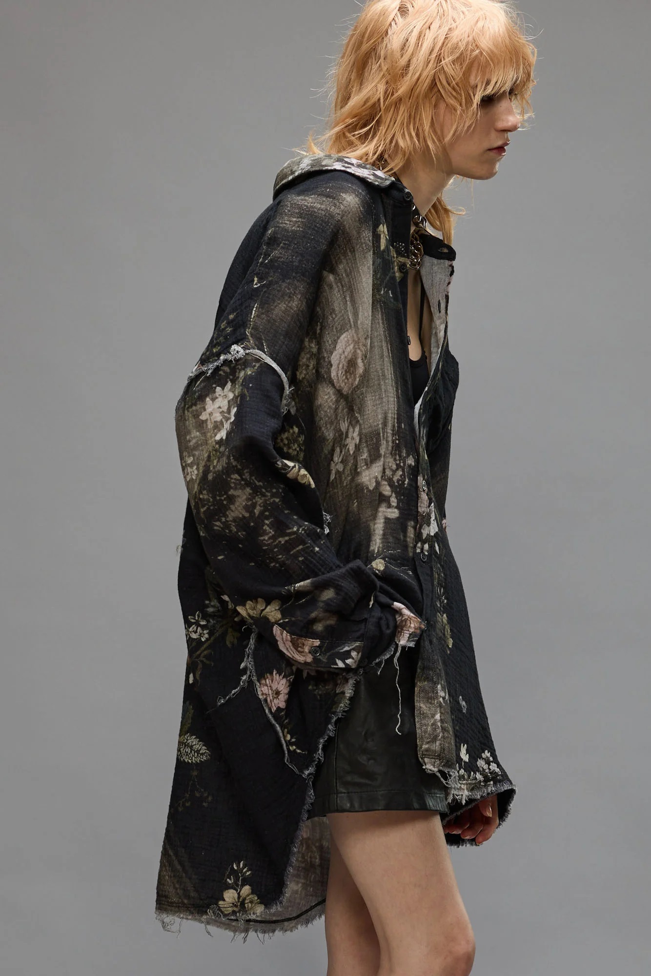 R13 Shredded Seam Drop Neck Shirt in Black Bleached Floral M
