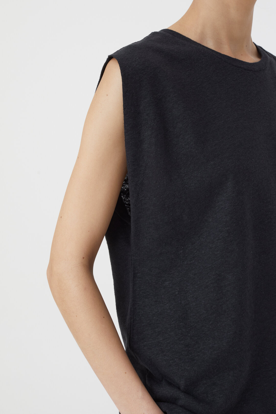 CLOSED Sleeveless T-Shirt in Black