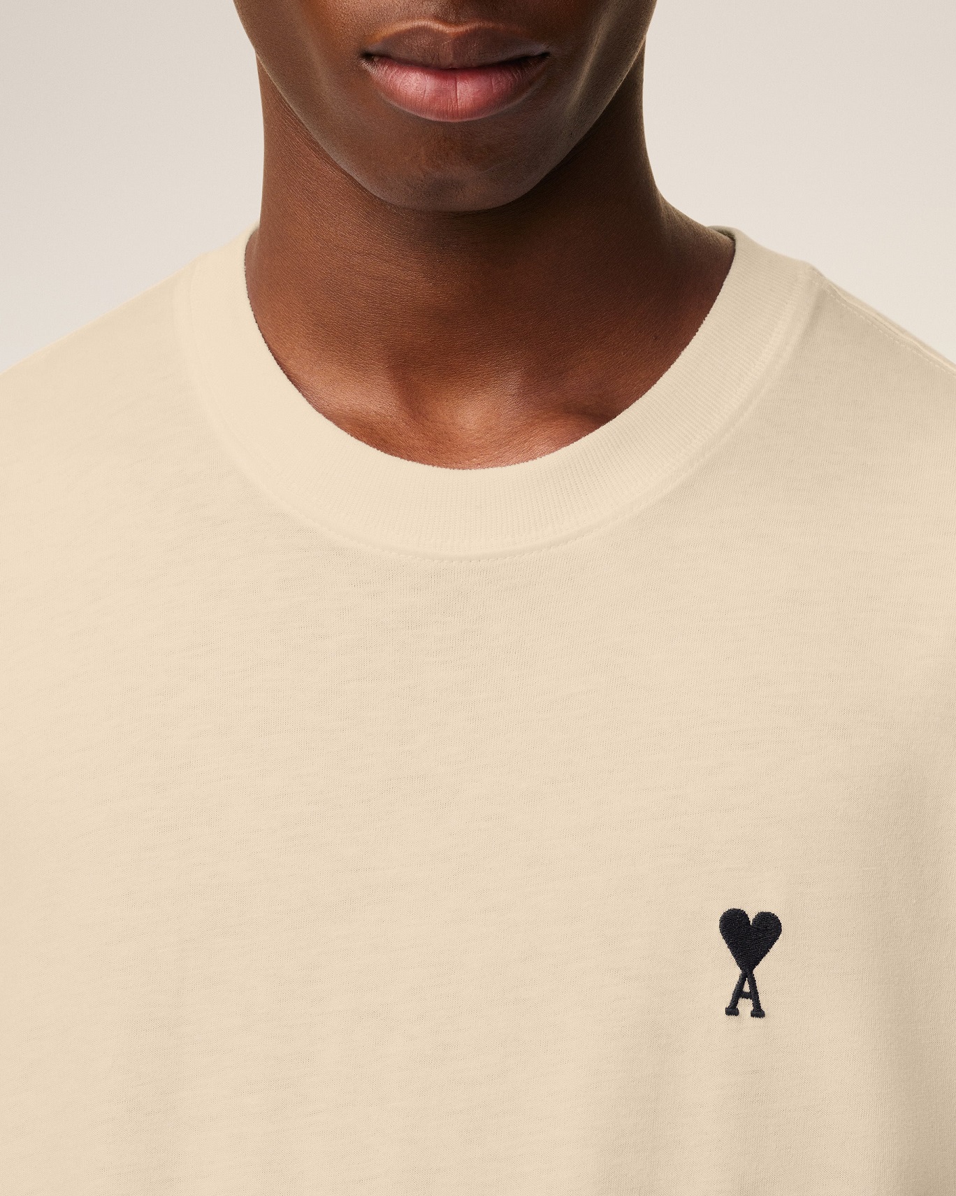 AMI PARIS de Coeur Logo T-Shirt in White Coffee/Black Logo