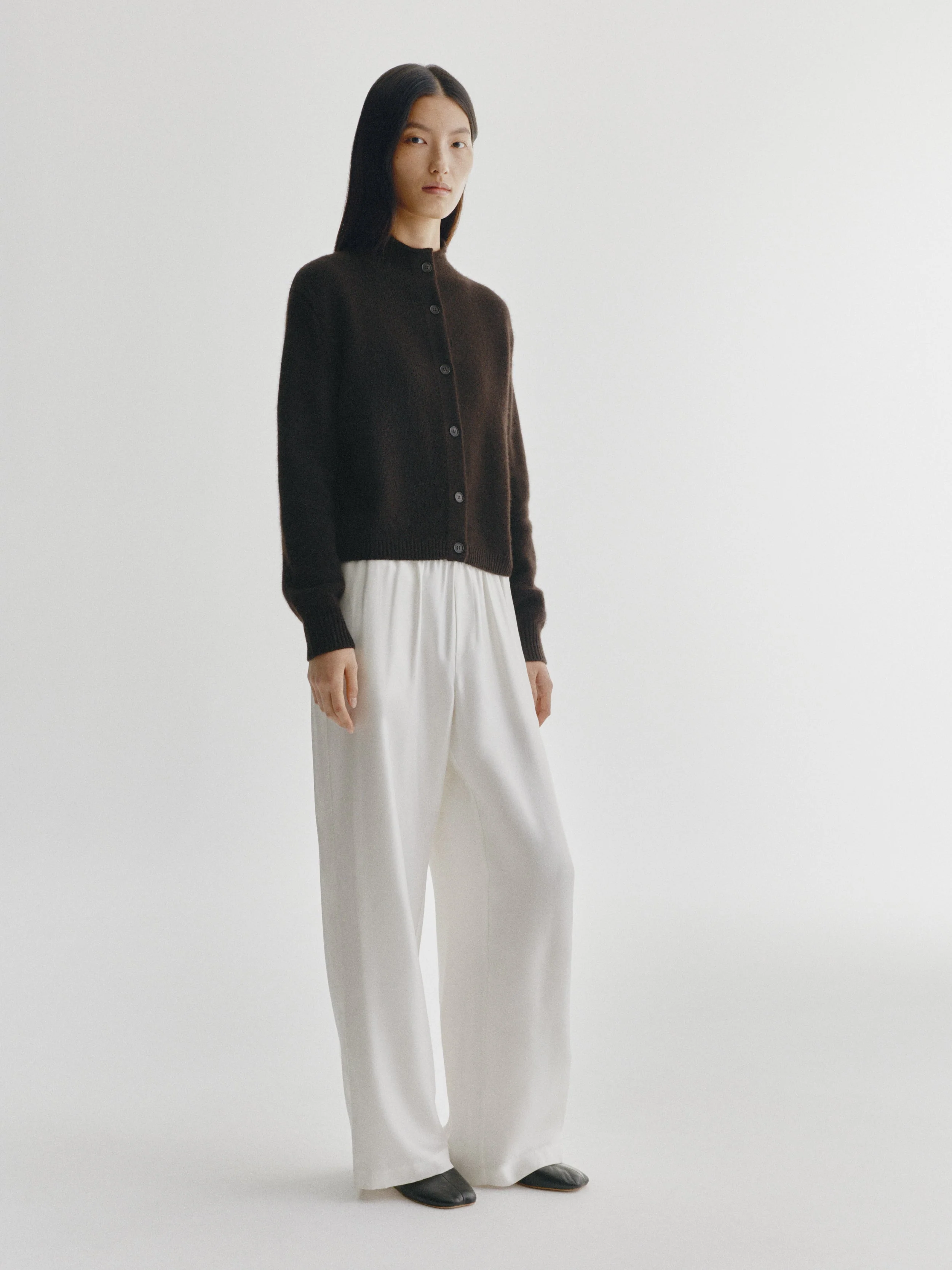 LISA YANG Zirelle Cashmere Cardigan in Dark Oak