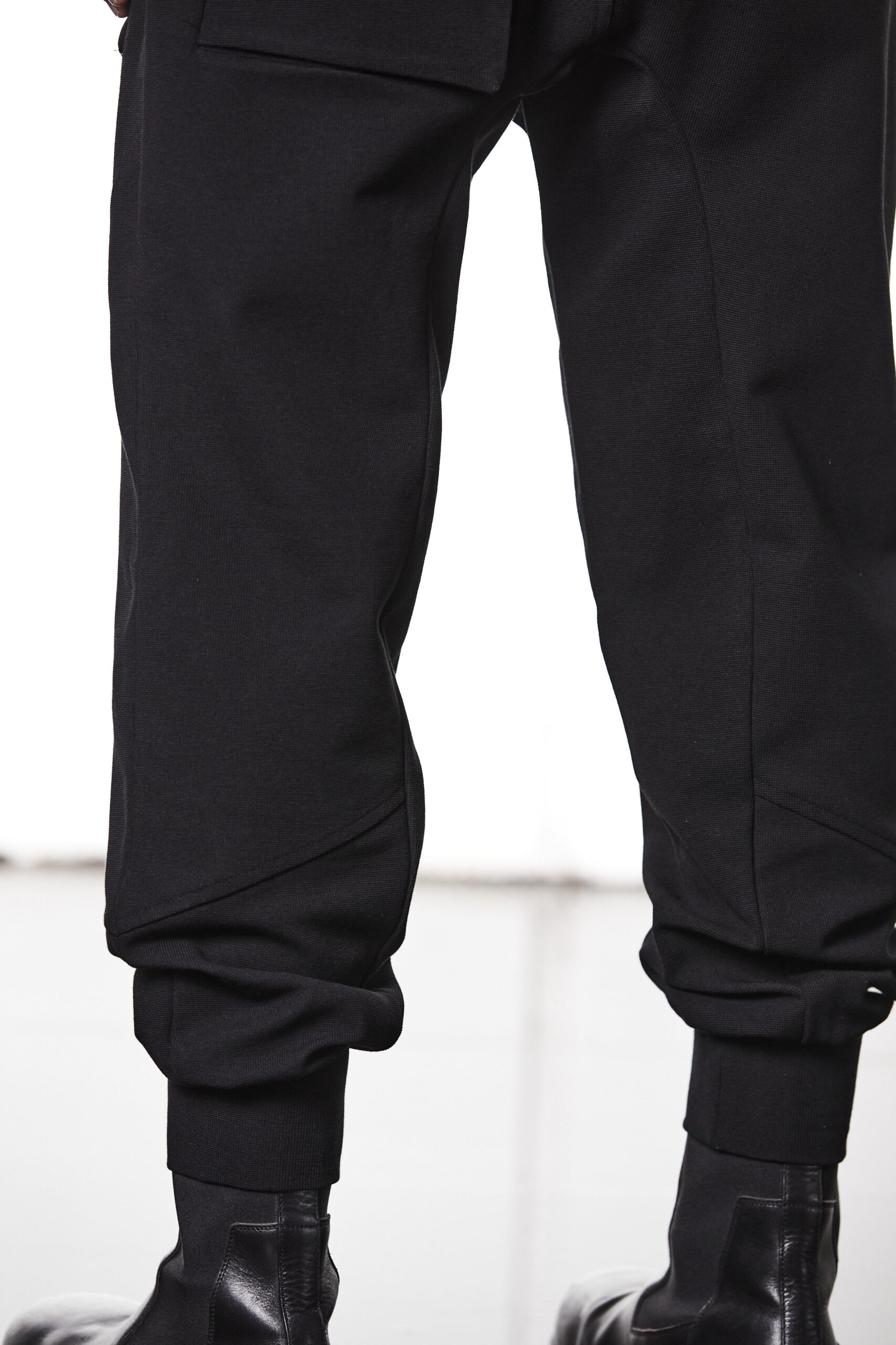 THOM KROM Woven Drop Crotch Pant in Black