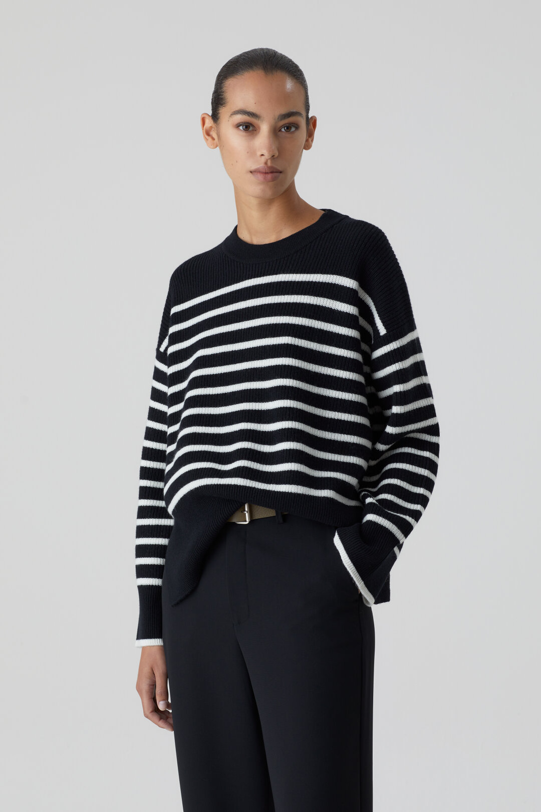 Closed Knit Pullover in Navy Stripe