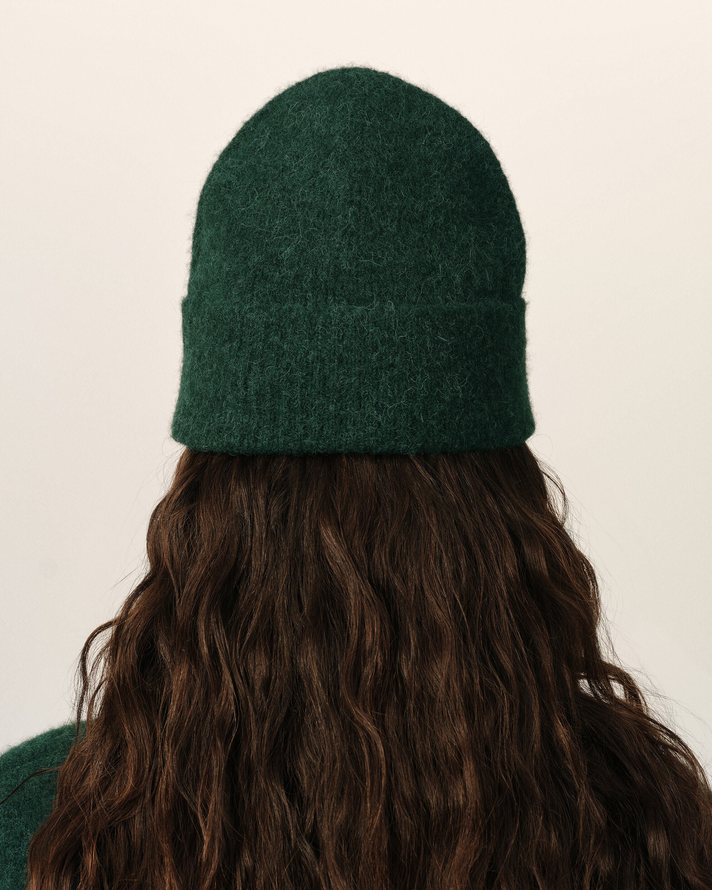 AMI PARIS de Coeur Beanie in Bottle Green / Off White