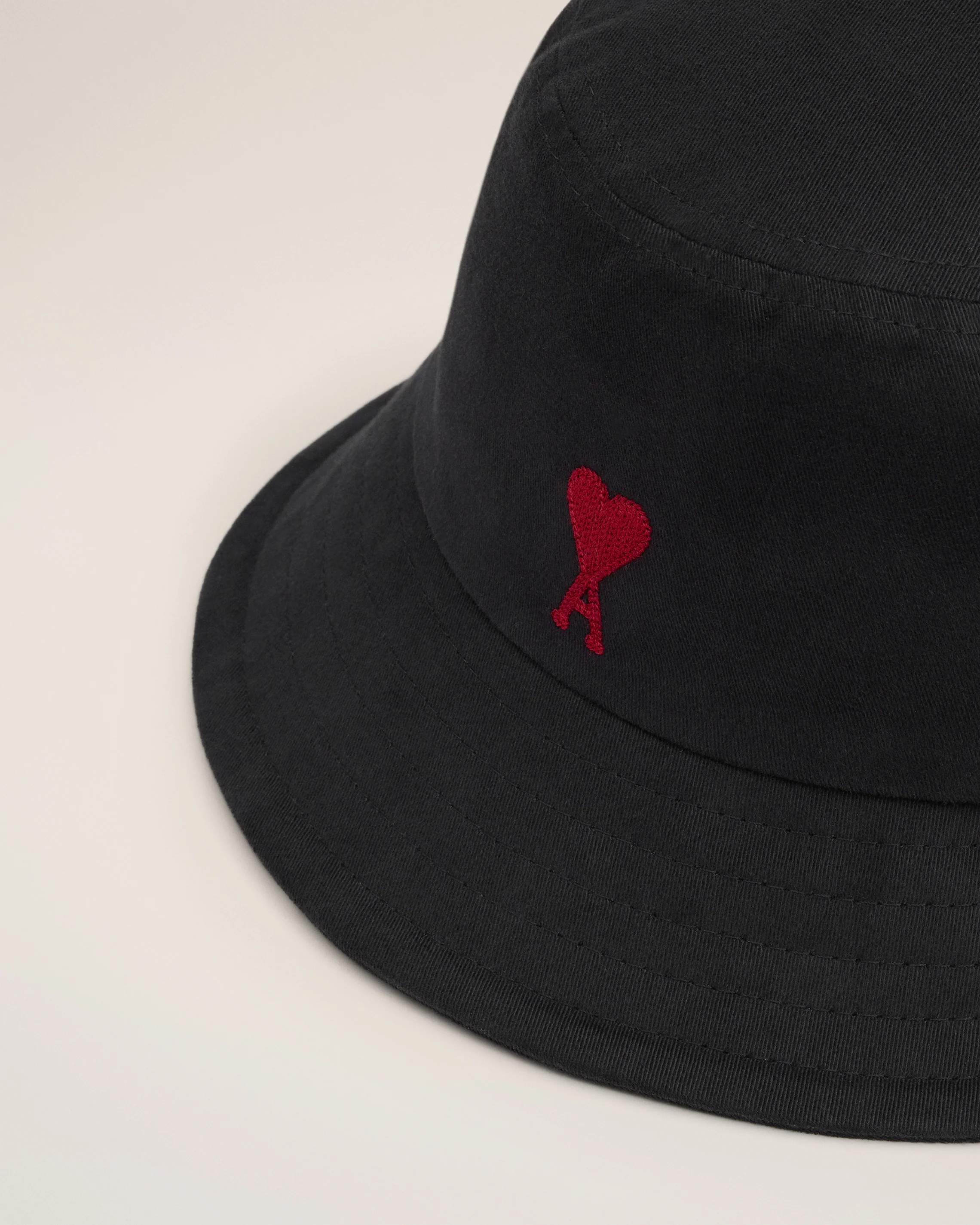 AMI PARIS de Coeur Bucket Hat in Black