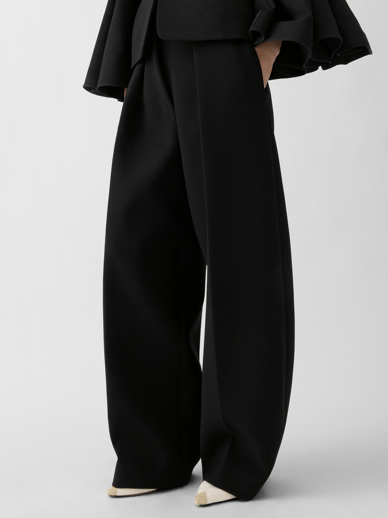 JACQUEMUS Ovalo Pant in Black