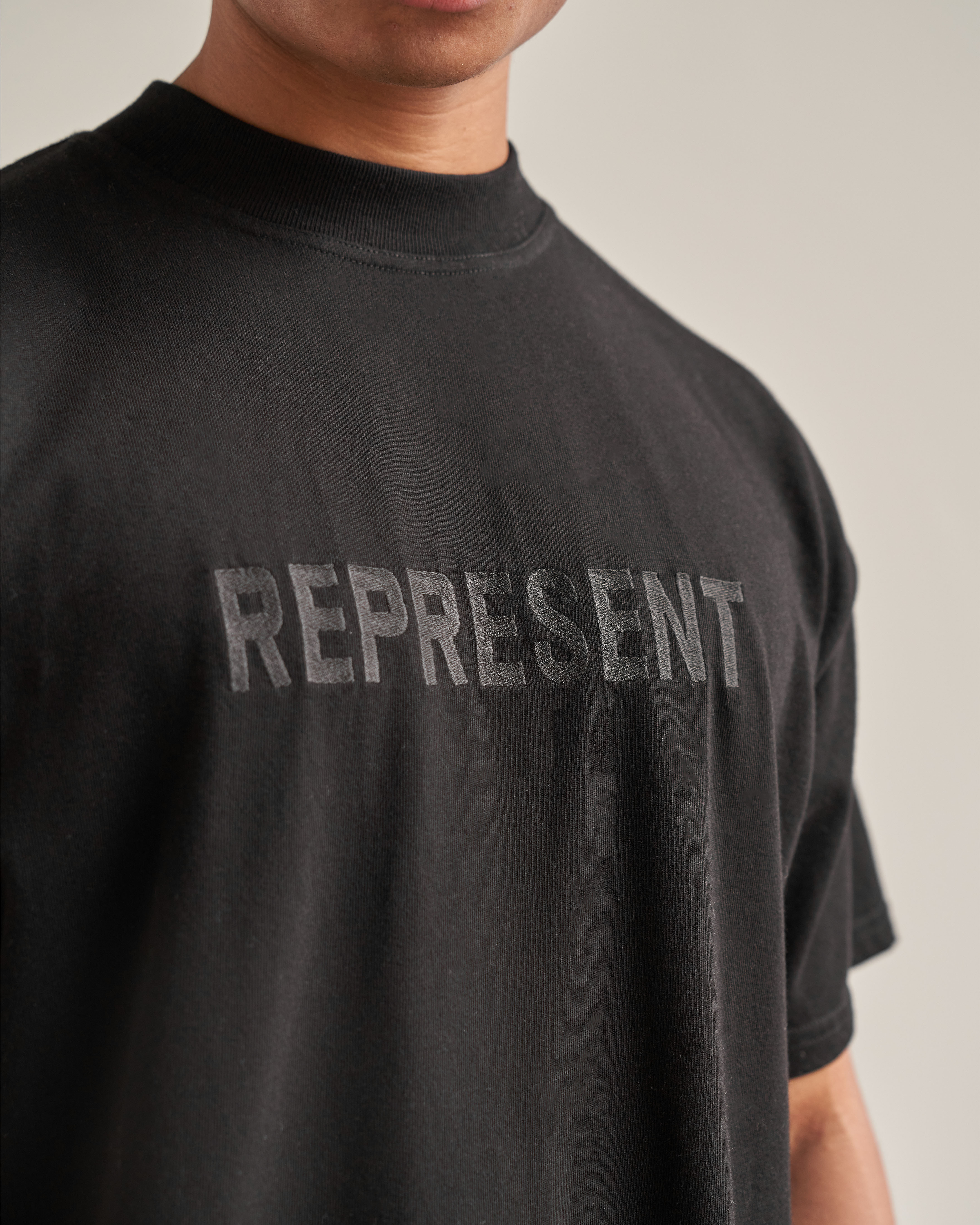 Represent Embroidered Logo T-Shirt in Black