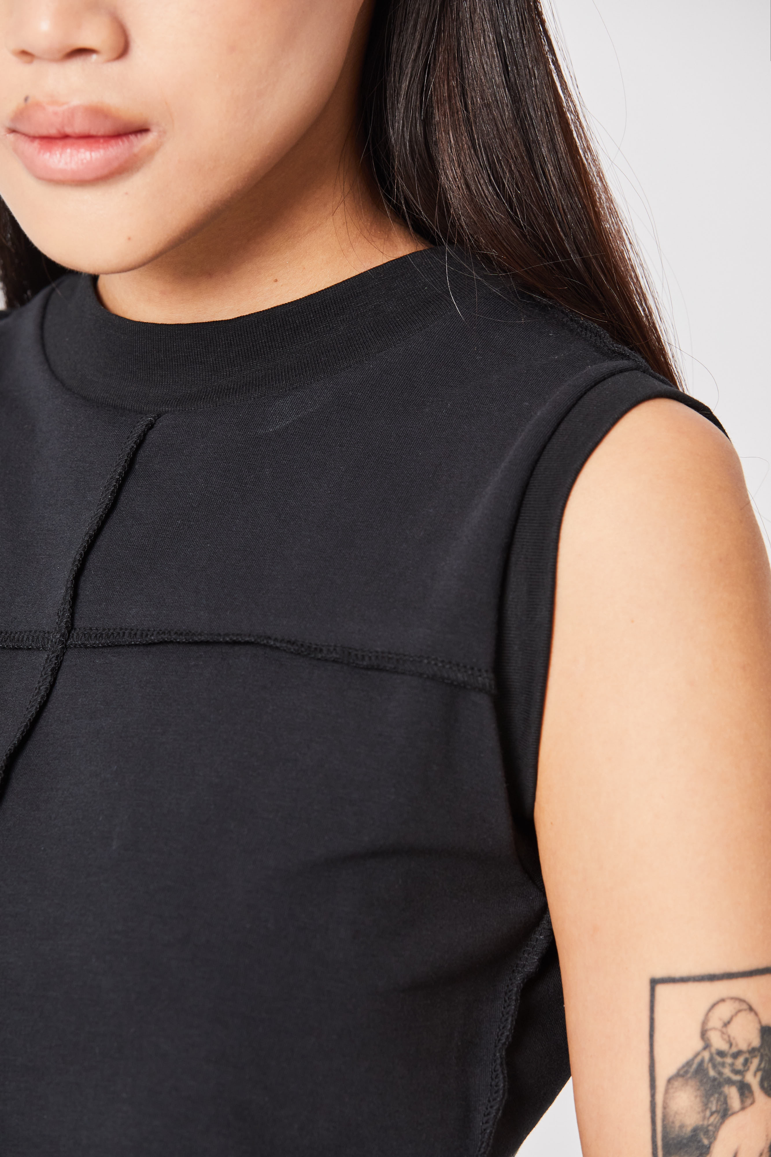 Thom Krom Cropped Muscle Tee in Black