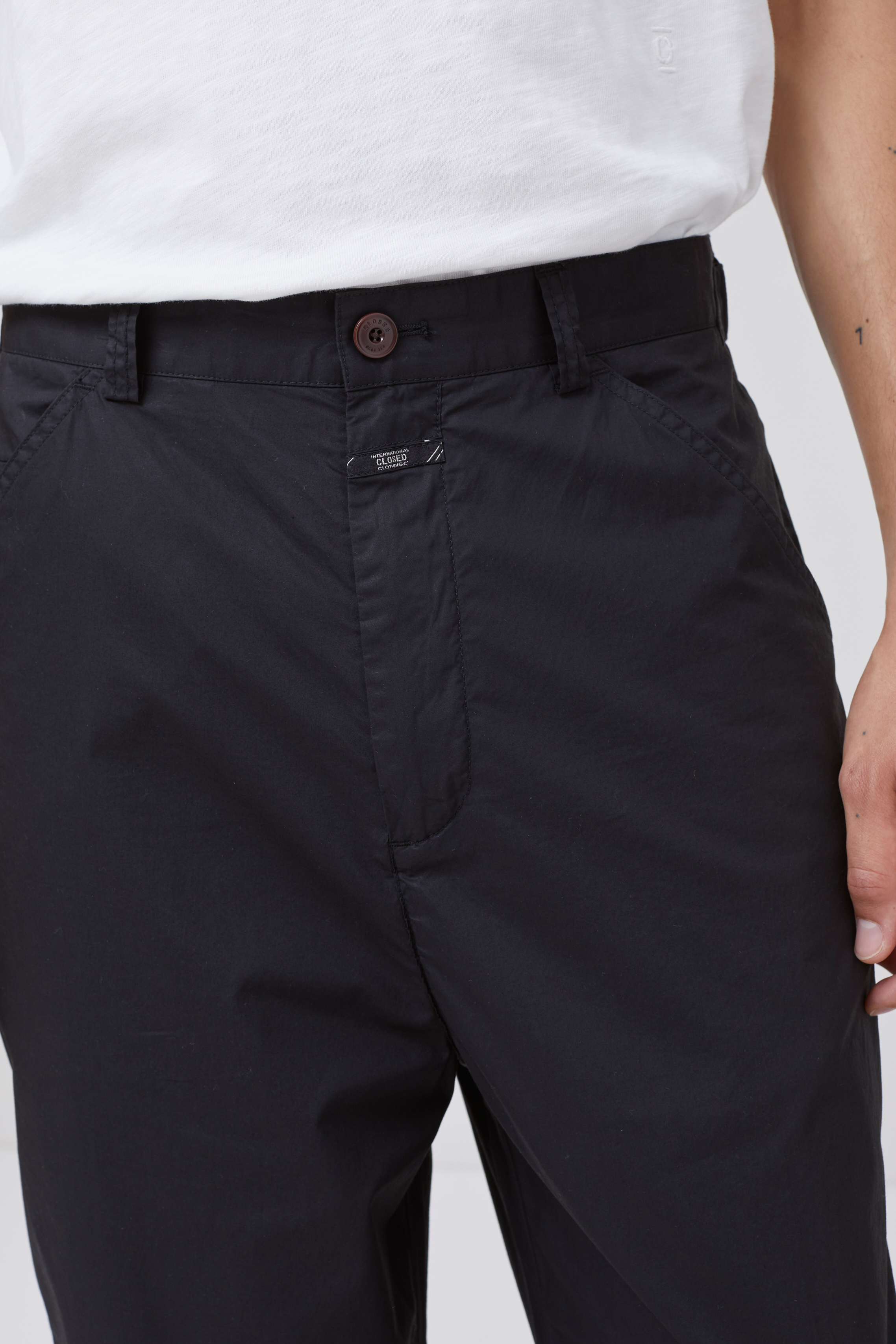 Closed Dover Tapered Pant in Black 33