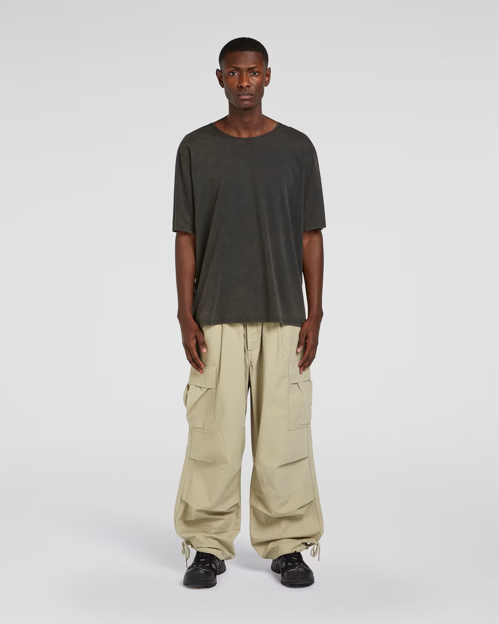 APPLIED ART FORMS Light Cotton T-Shirt in Charcoal