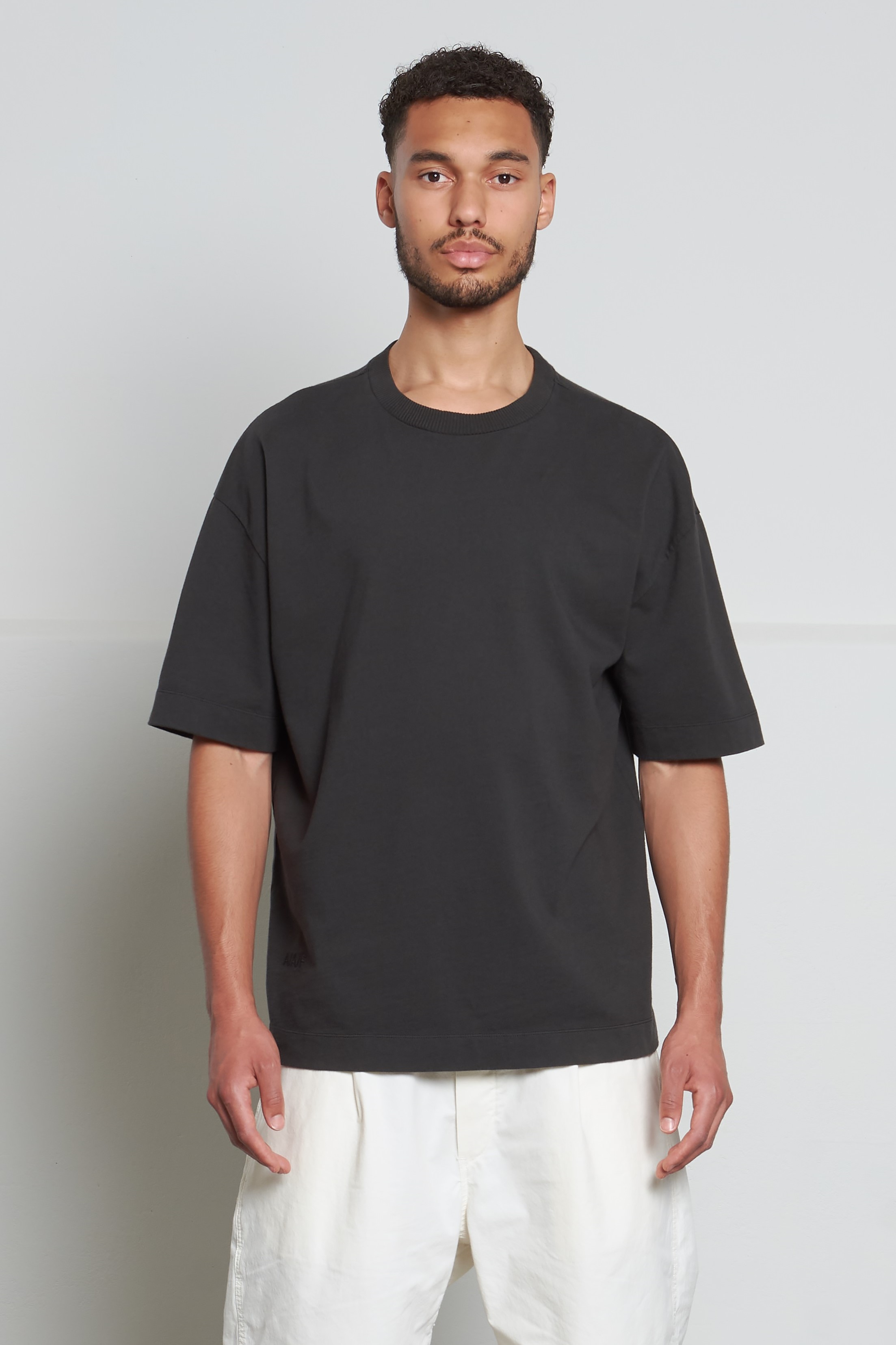 APPLIED ART FORMS Oversize T-Shirt in Charcoal S