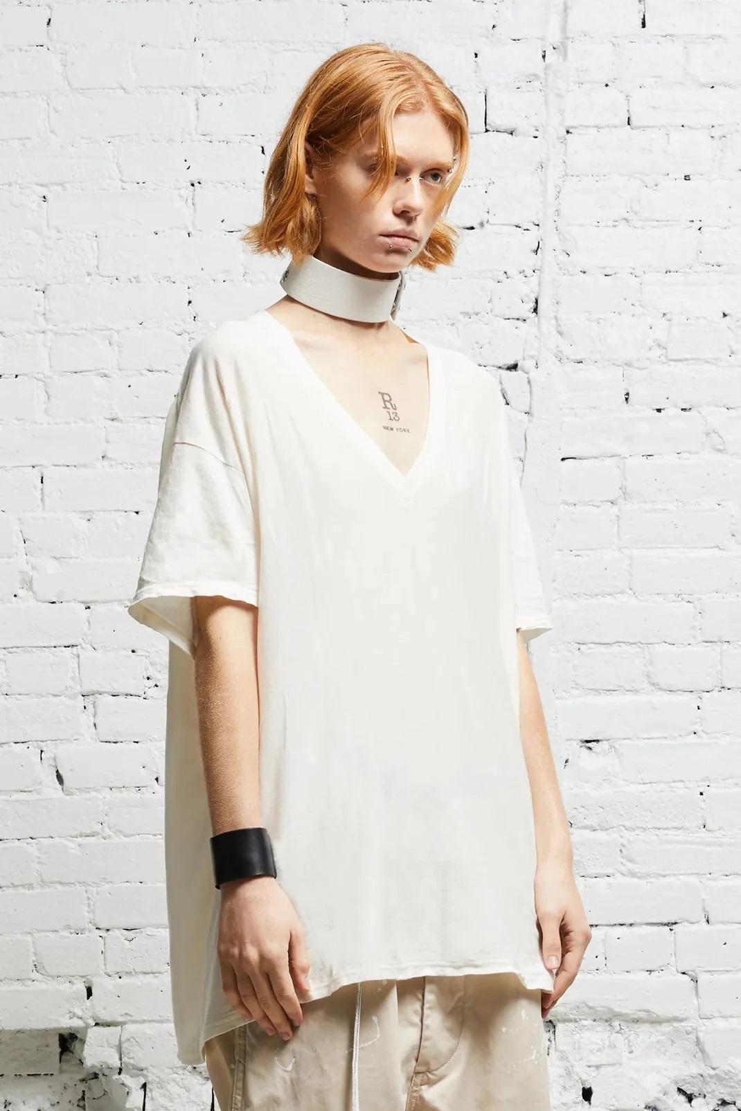 R13 V-Neck Boxy Seamless T-Shirt in White L