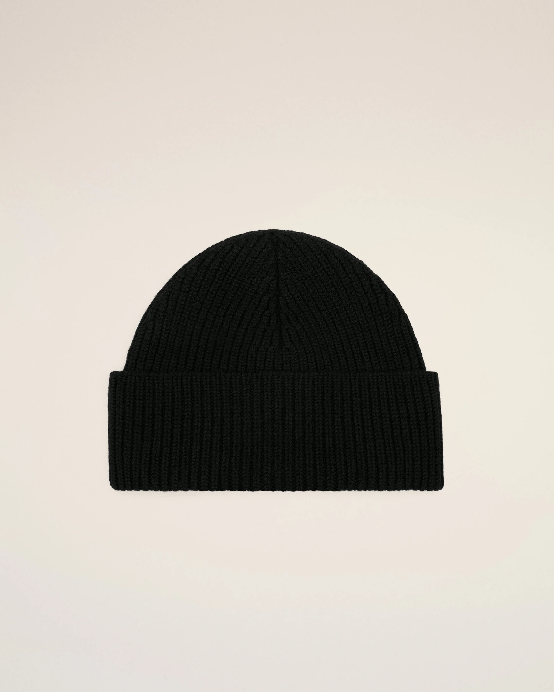 AMI PARIS de Coeur Beanie in Black/Red