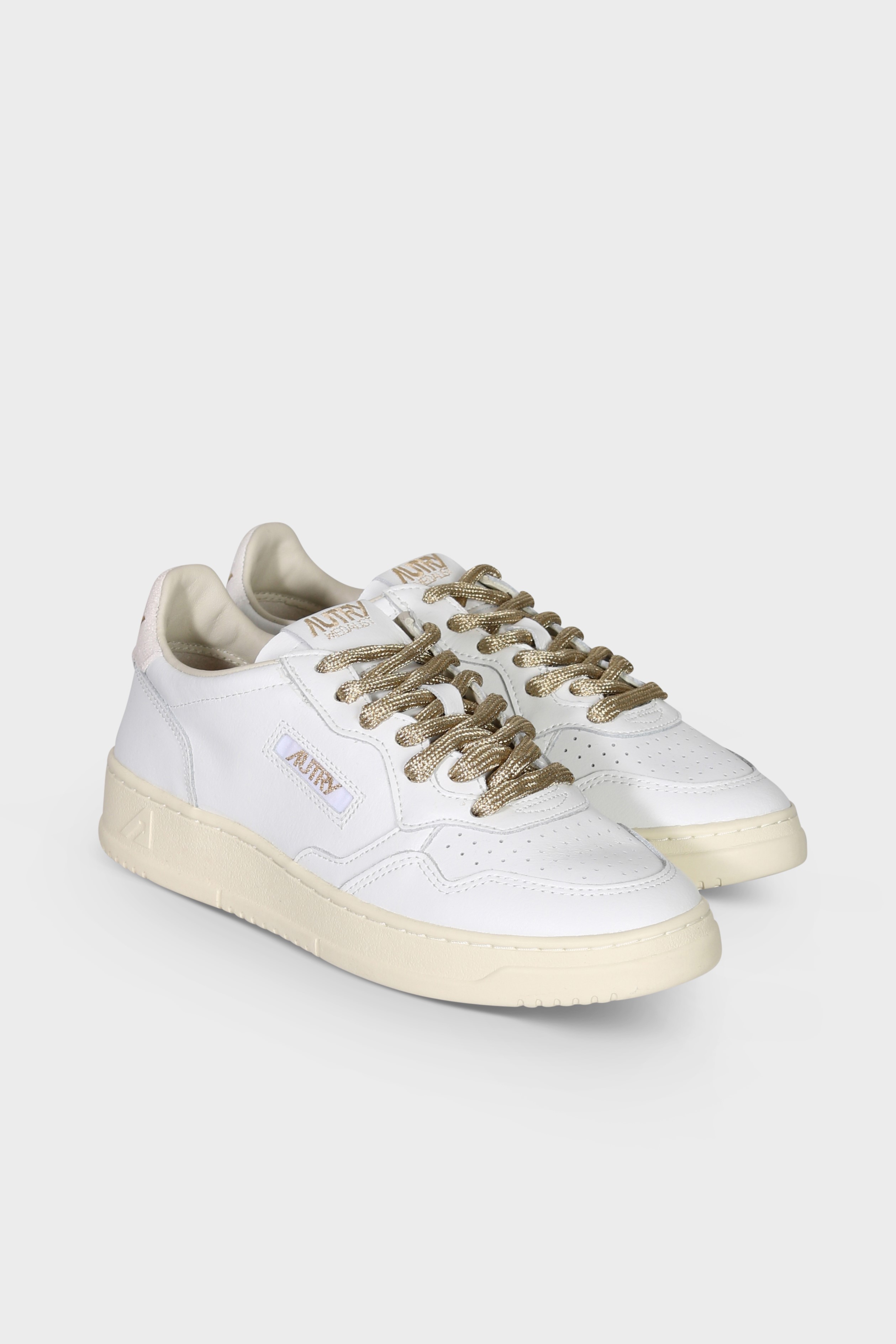 AUTRY ACTION SHOES Medalist Low Sneaker in White/Gold