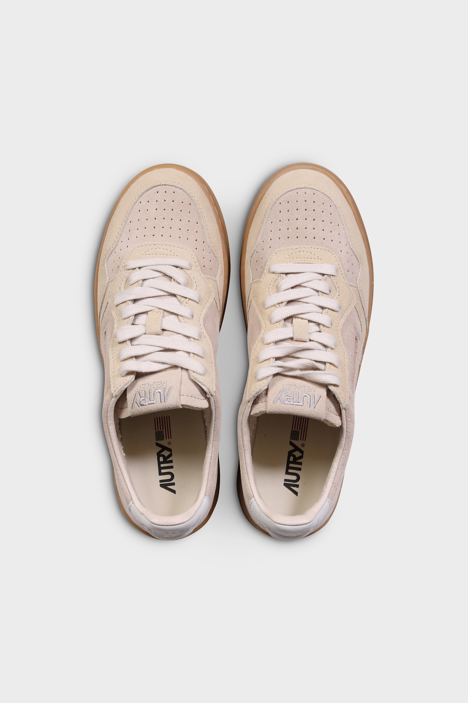 AUTRY ACTION SHOES Medalist Low Sneaker in Suede Sand/Ecru 41