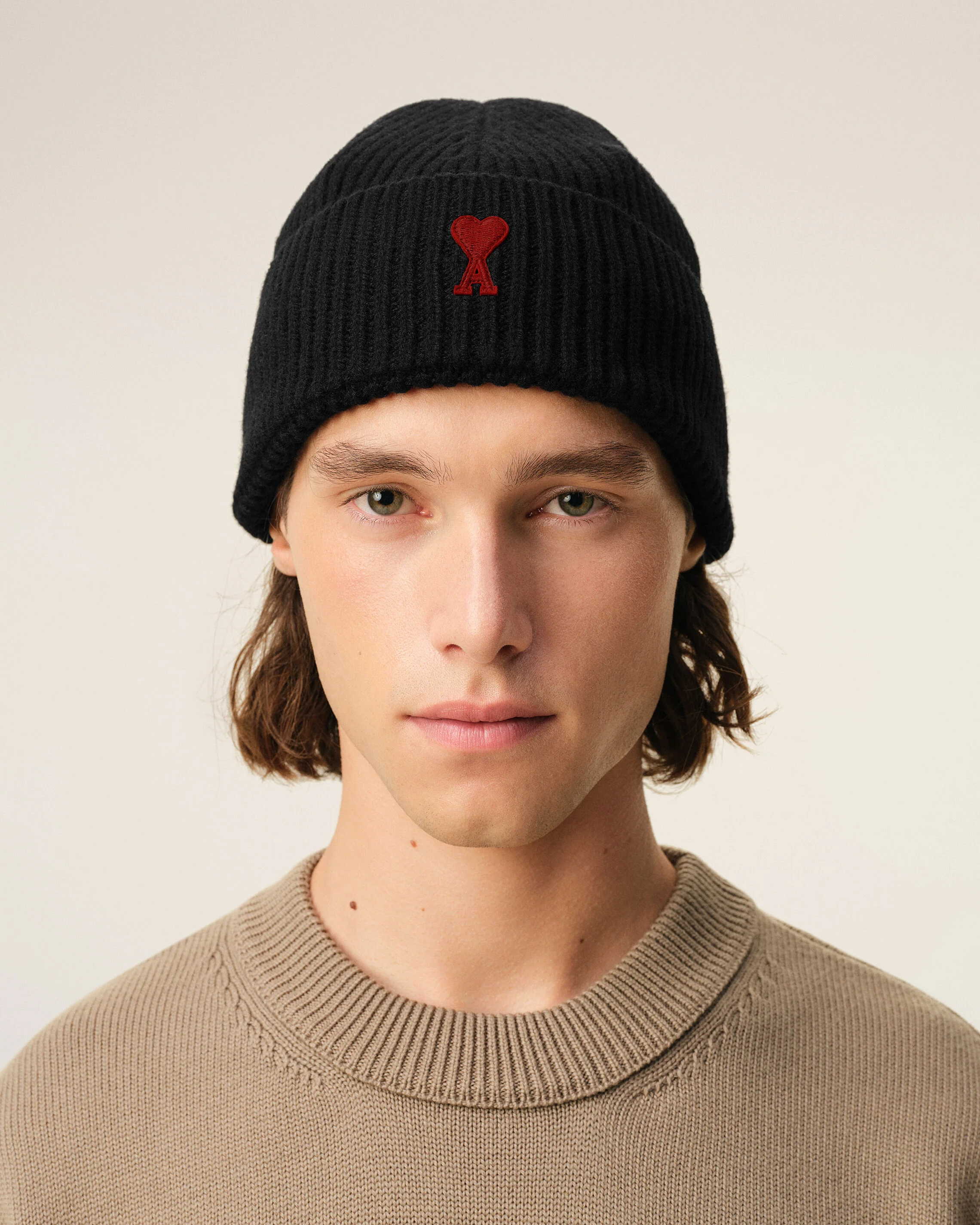 AMI PARIS de Coeur Beanie in Black/Red