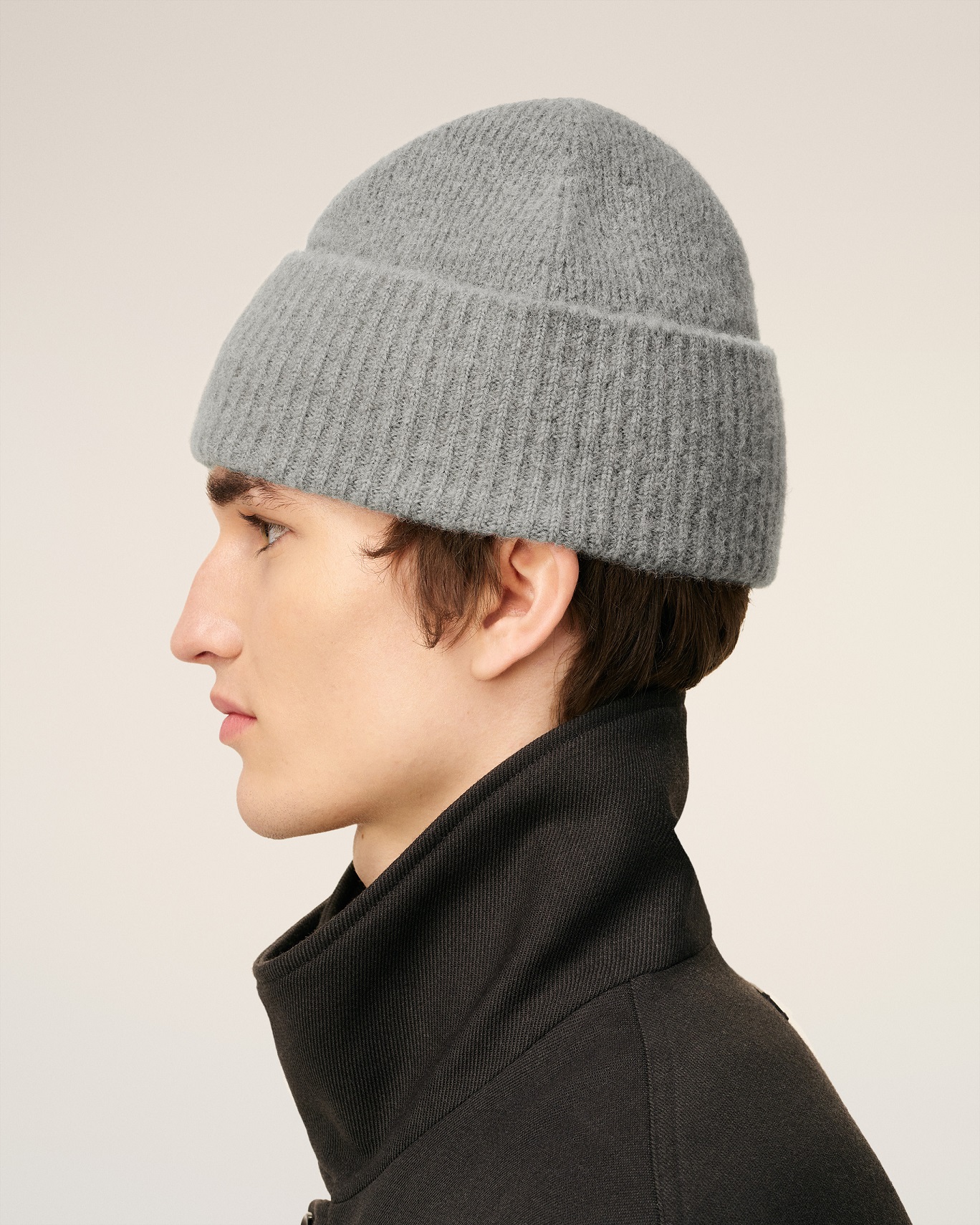 AMI PARIS de Coeur Beanie in Grey/Off White