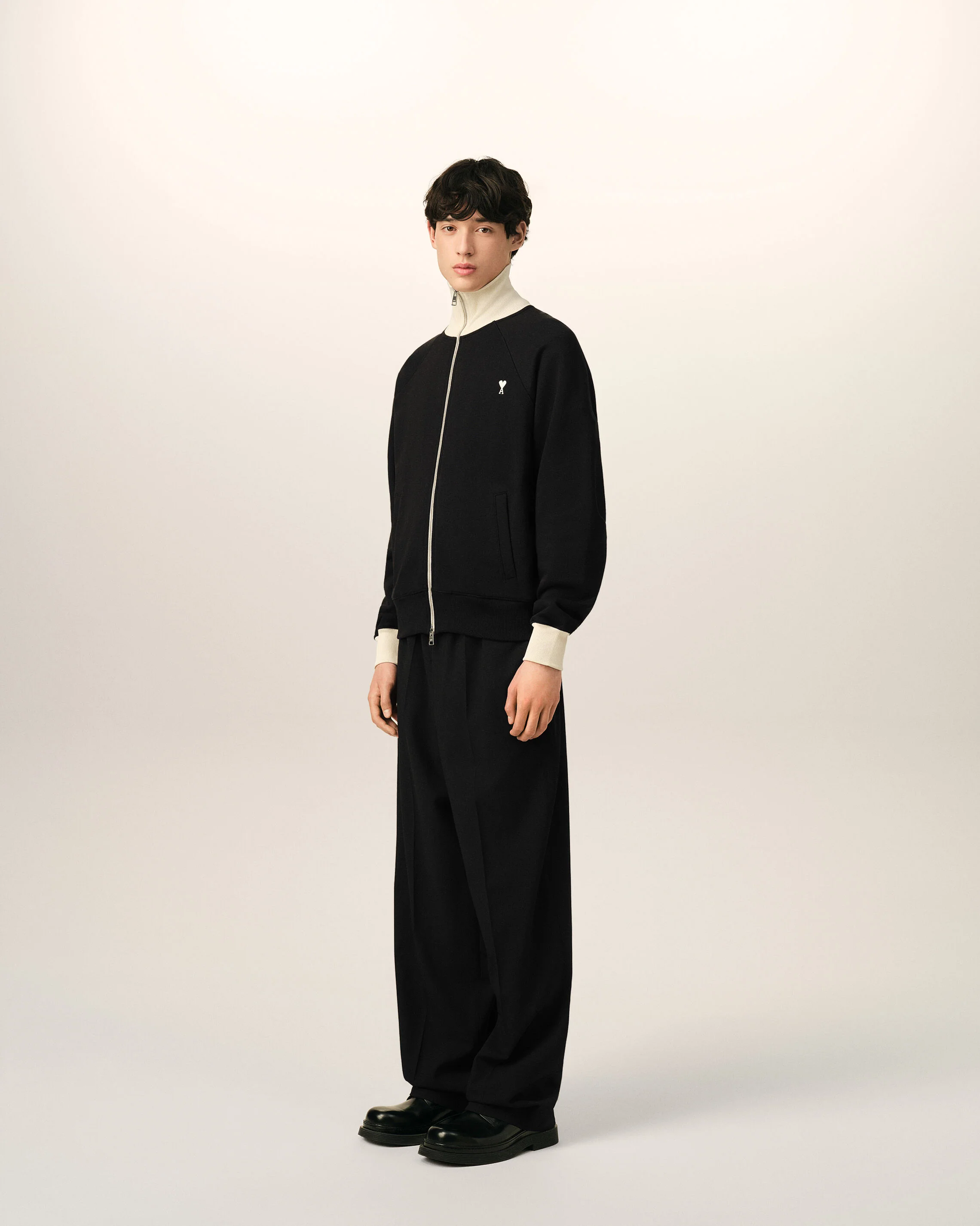 AMI PARIS de Coeur Bicolor Zip Sweater in Black / Ivory