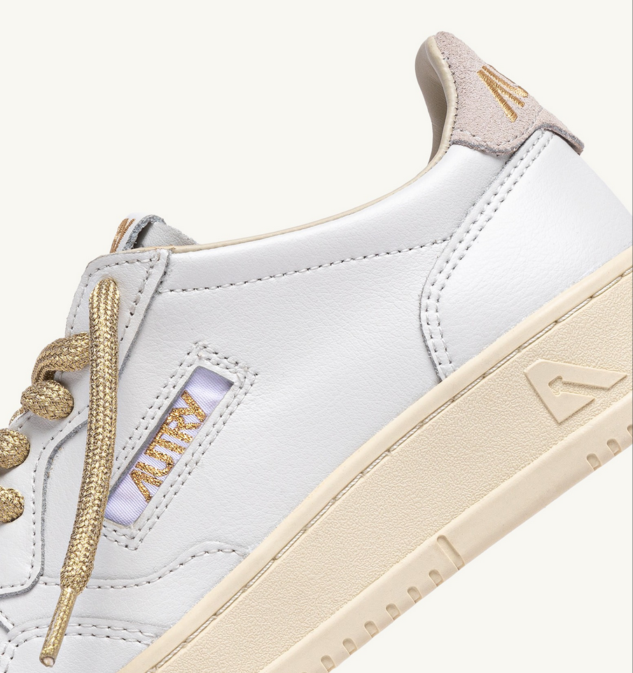AUTRY ACTION SHOES Medalist Low Sneaker Lurex Laces in White/Gold