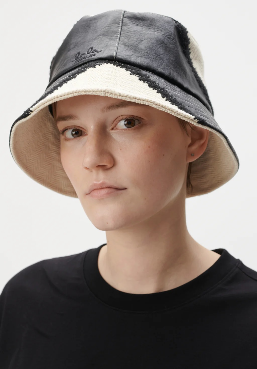 LALA BERLIN Bucket Hat Hallina in Dark Egret Black S