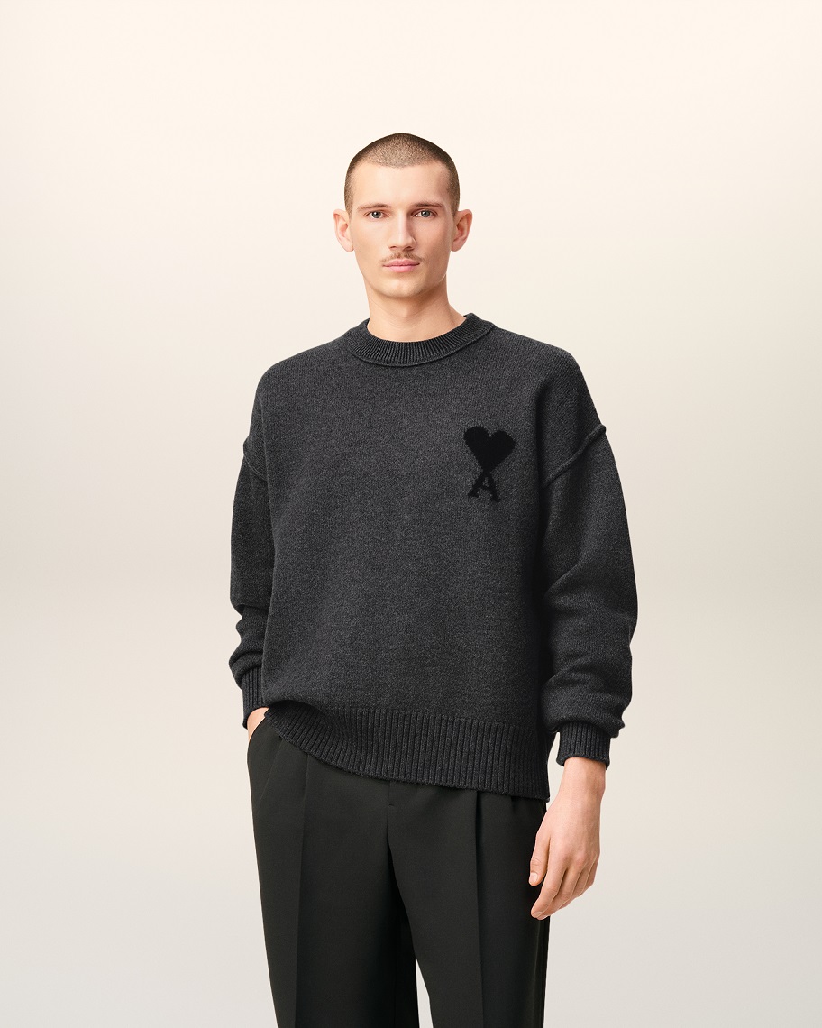 AMI PARIS de Coeur Knit Pullover in Heather Dark Grey/Black