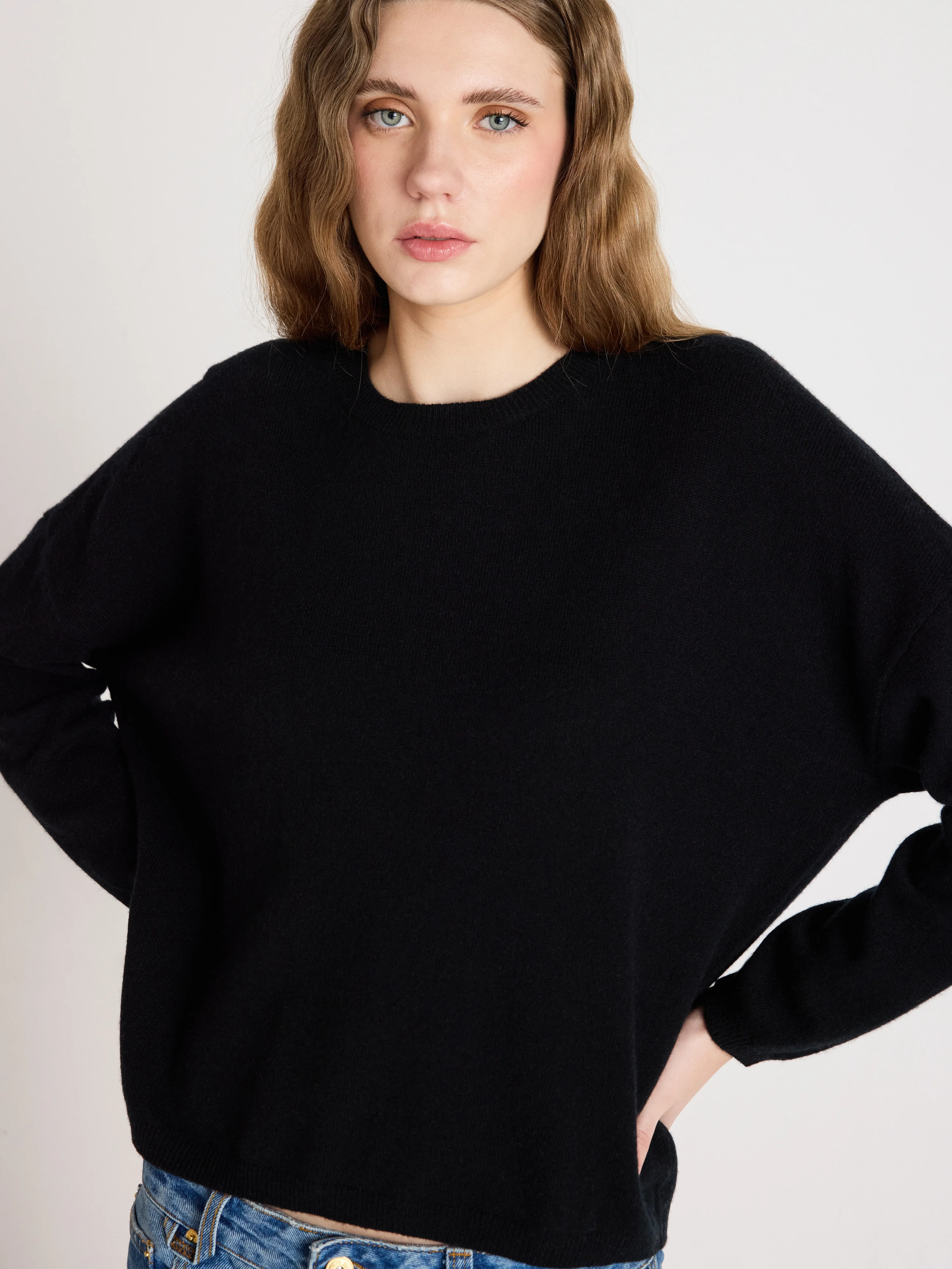 ABSOLUT CASHMERE Kaira Sweater in Black
