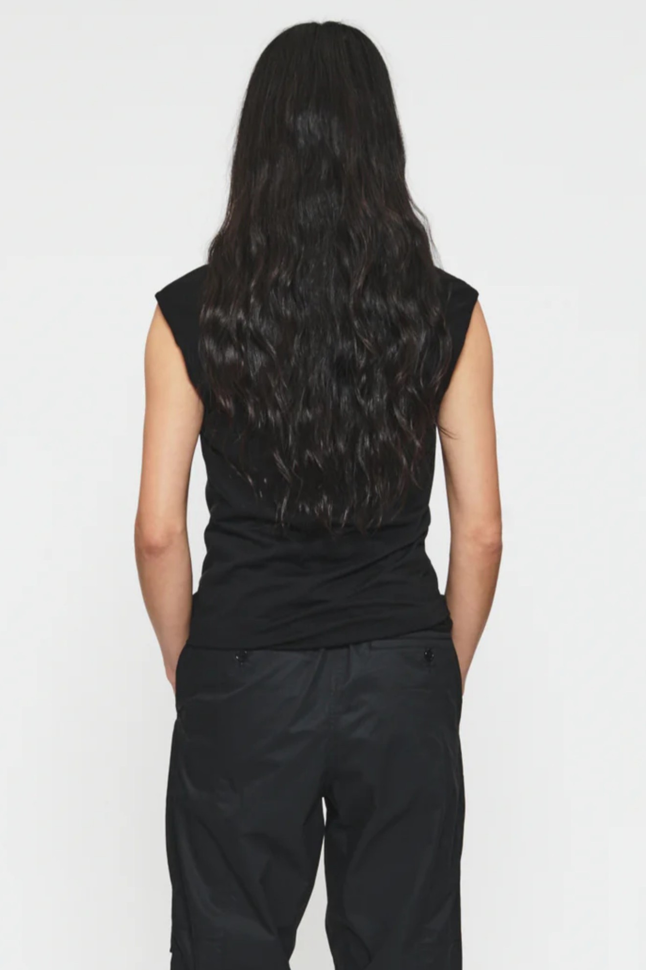 6397 High V-Tank in Black