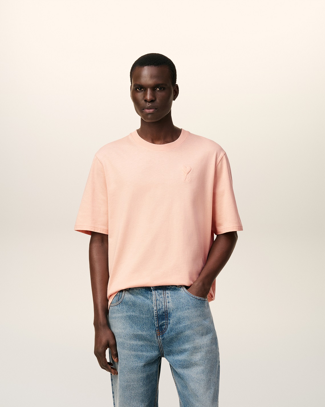 AMI PARIS de Coeur Embossed T-Shirt in Powder