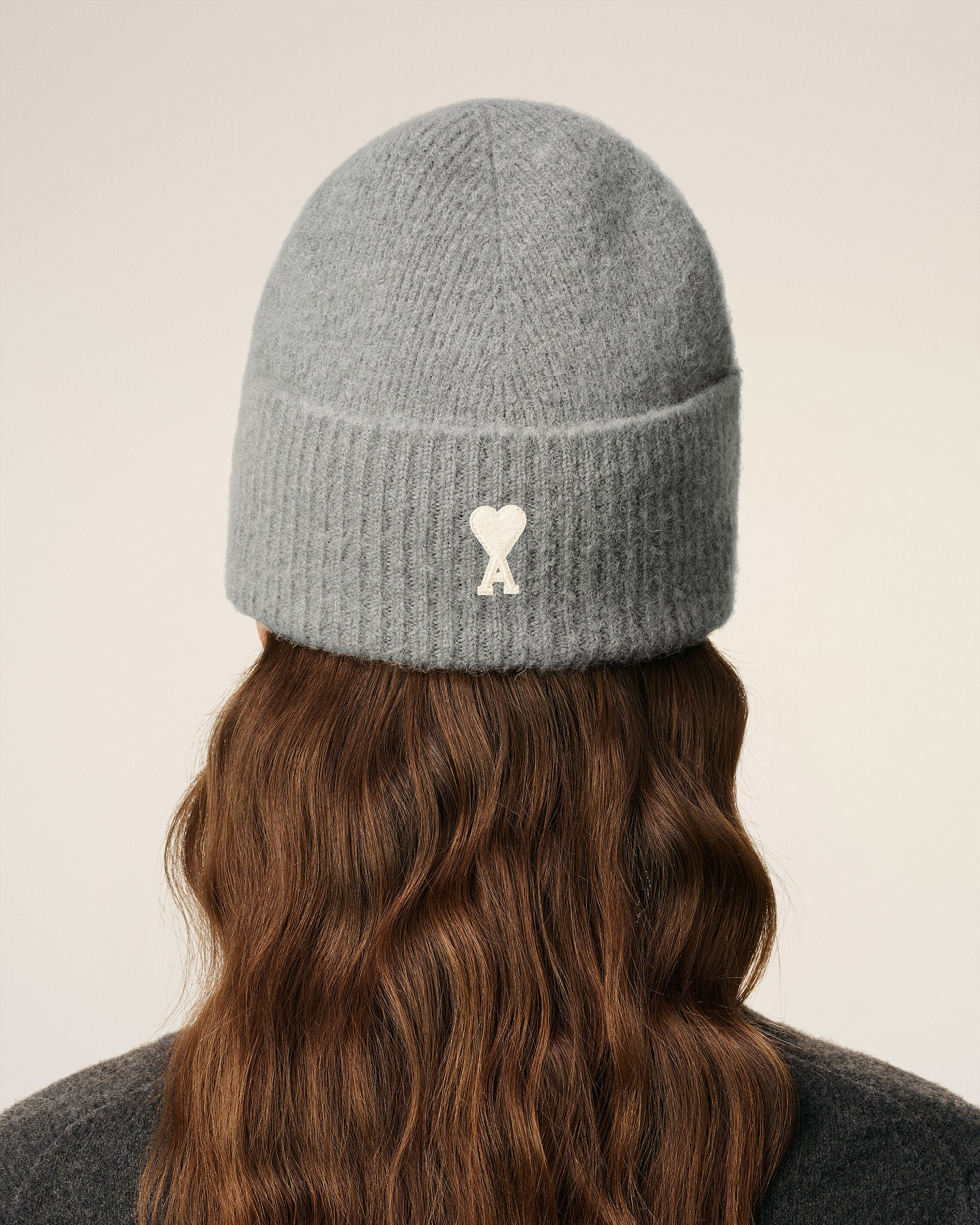 AMI PARIS de Coeur Beanie in Grey/Off White