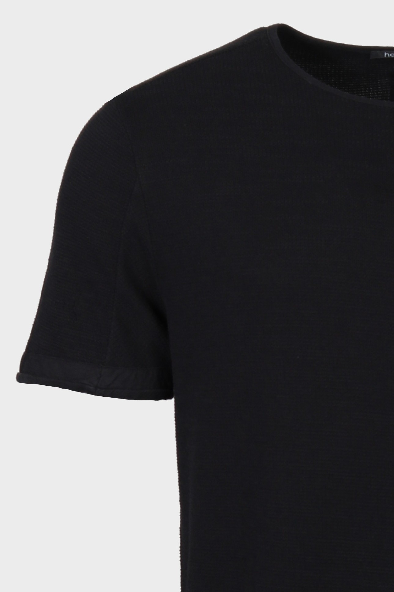 HANNES ROETHER Structured T-Shirt in Black