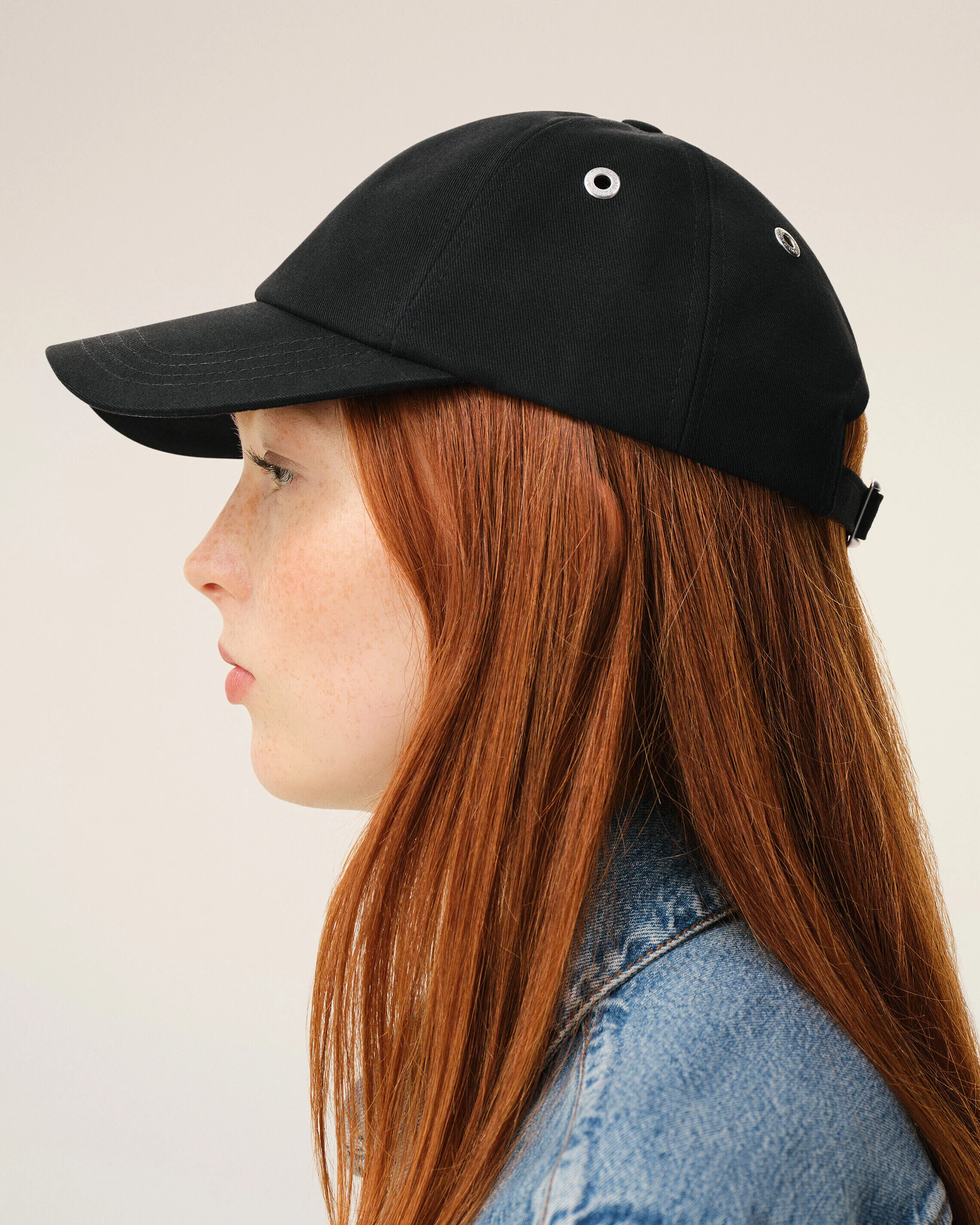 AMI PARIS de Coeur Cap in Black / Red Logo