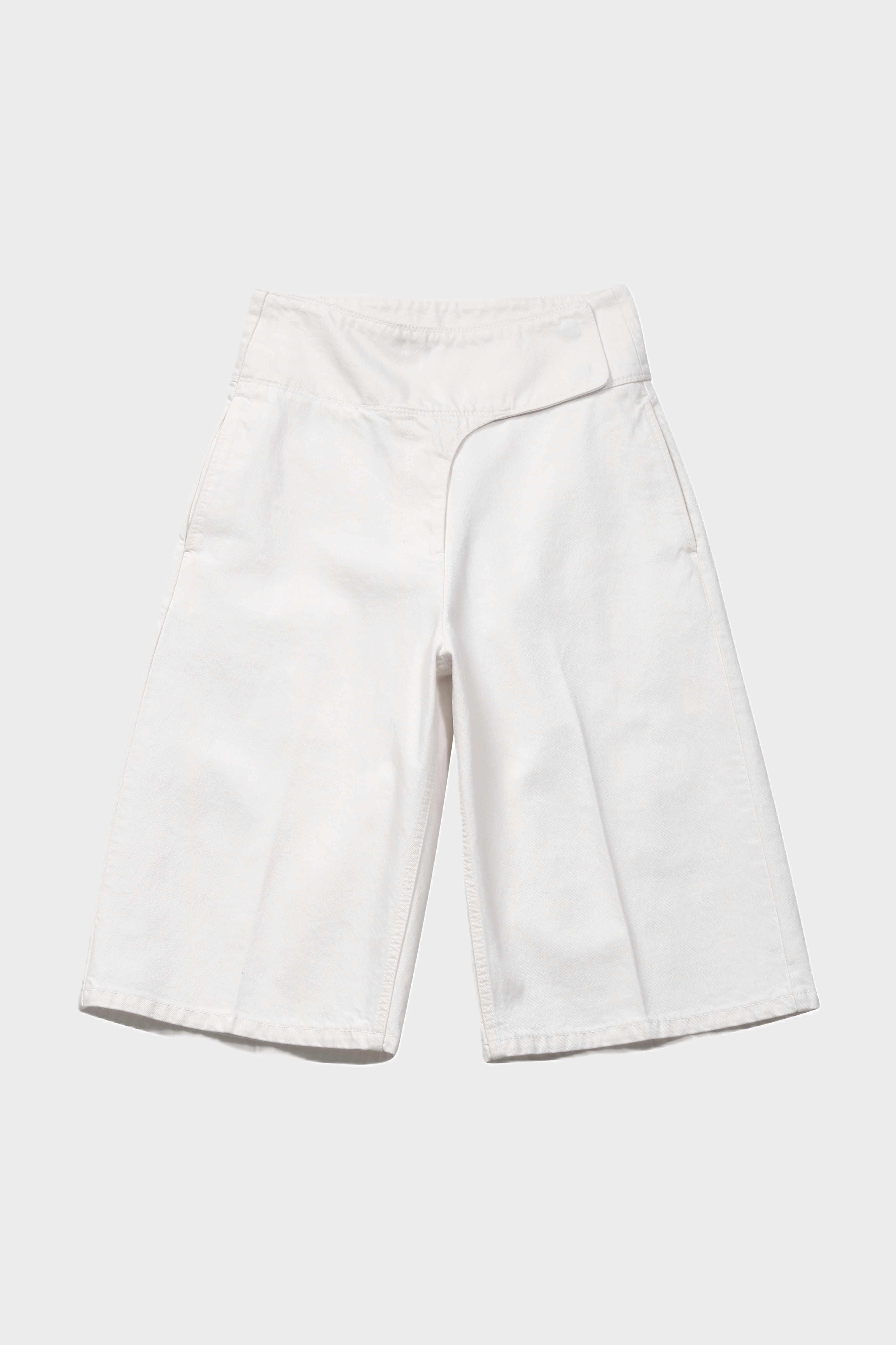 AMI PARIS Bermuda Long Shorts in White Cream