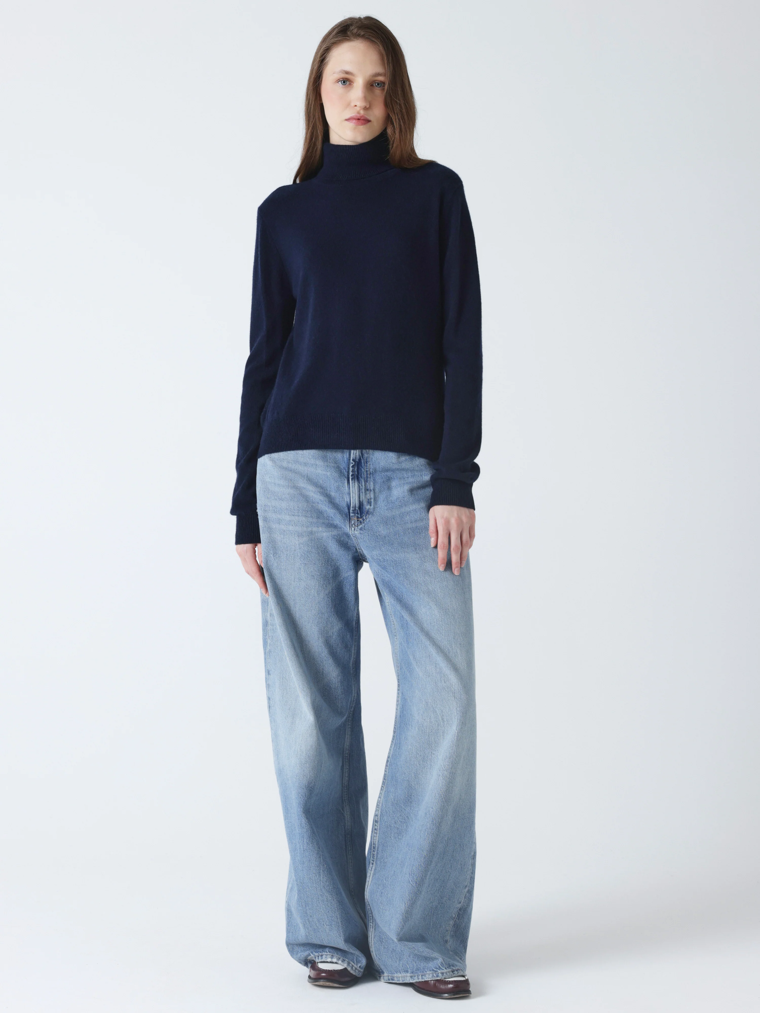 ABSOLUT CASHMERE Roll Neck Sweater in Navy