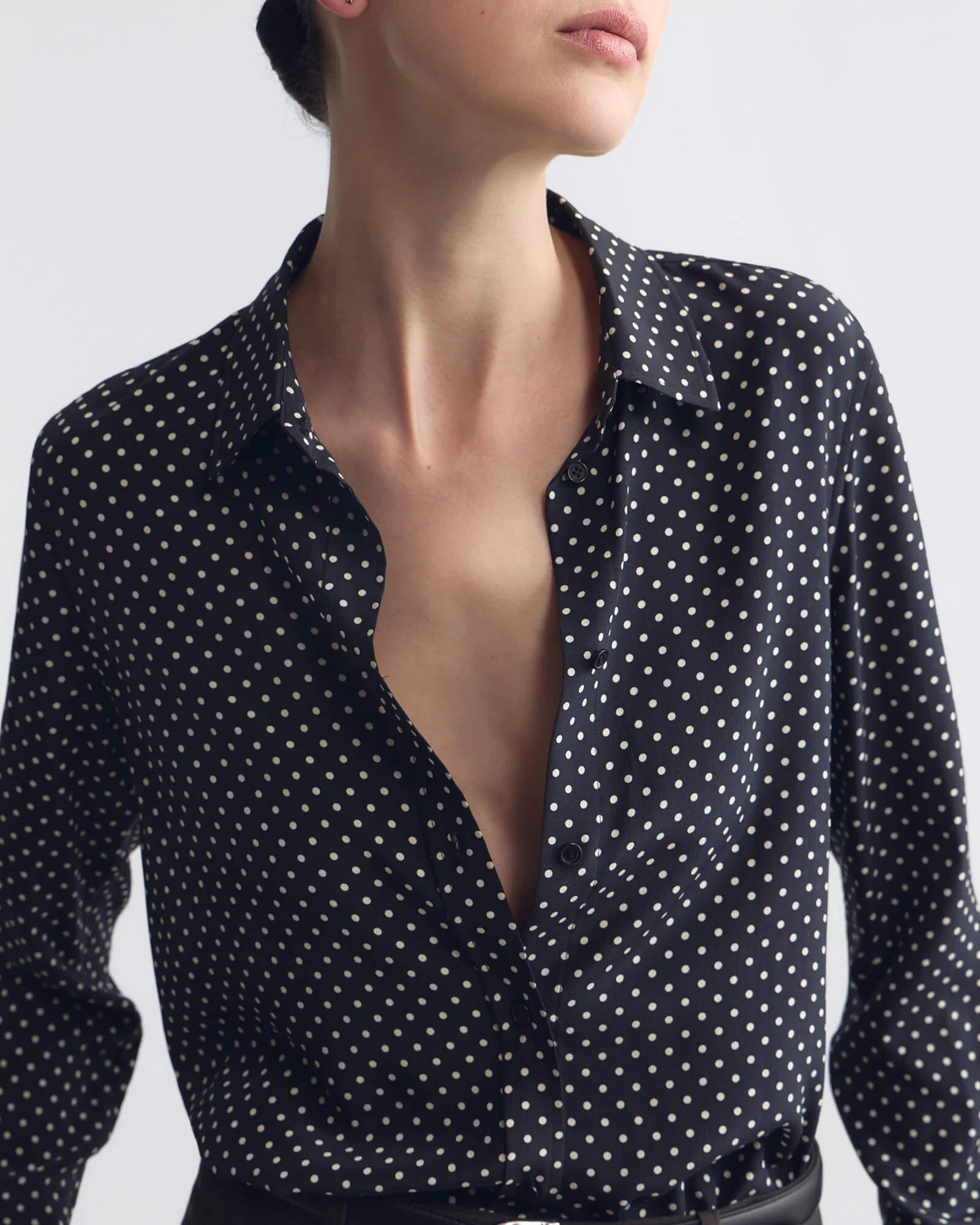 NILI LOTAN Gaia Silk Slim Shirt in Obsidian / Ivory Polka Dot