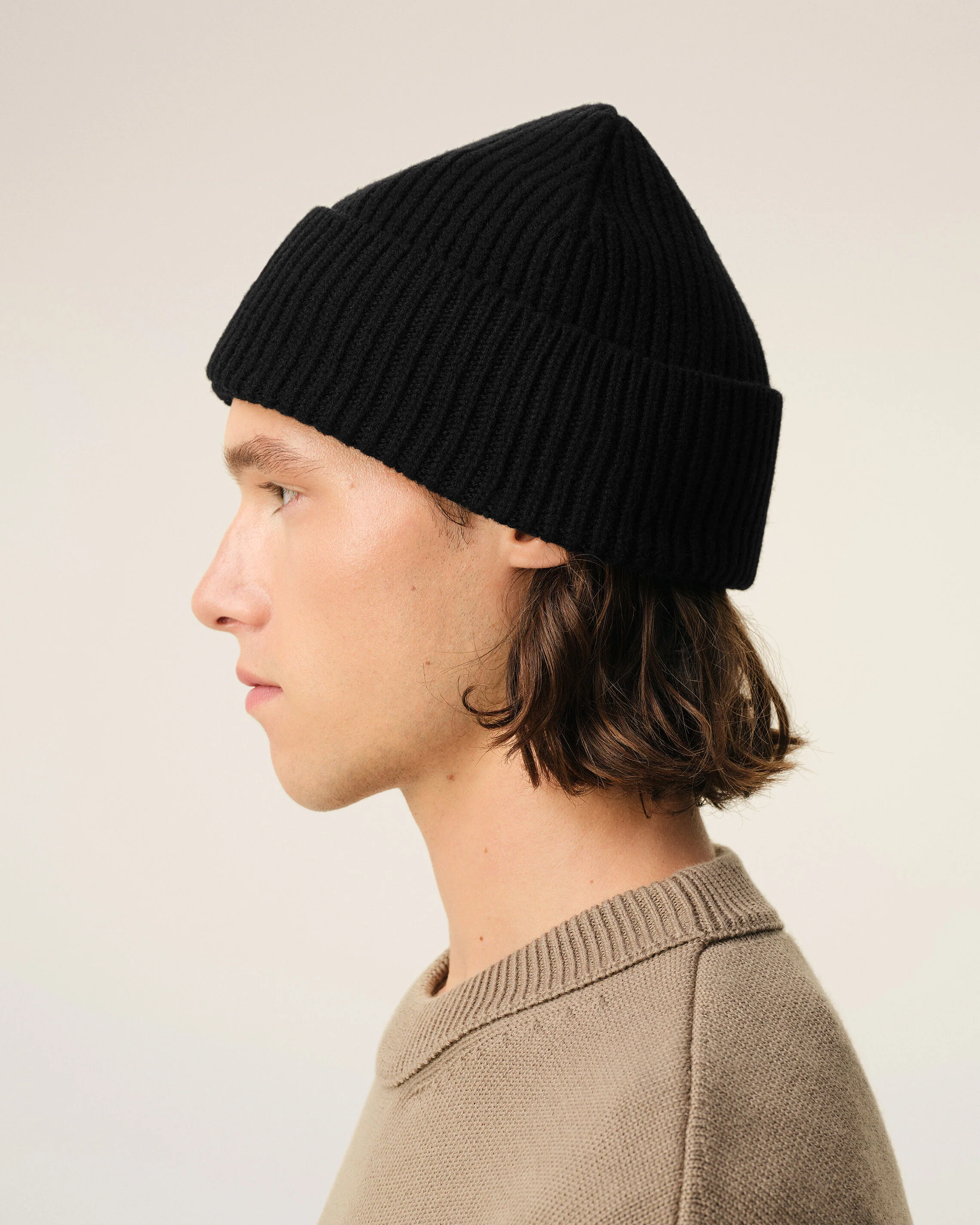 AMI PARIS de Coeur Beanie in Black/Red