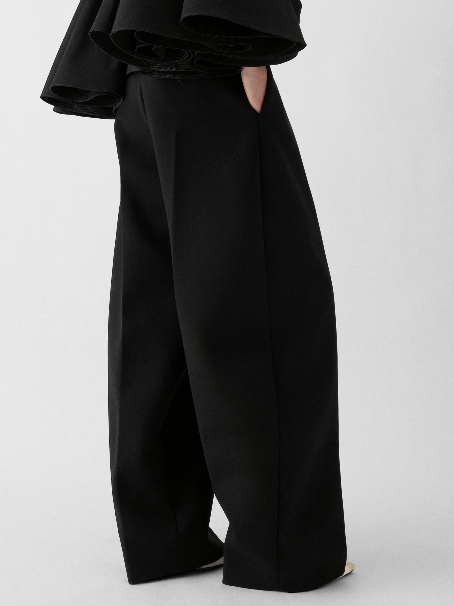 JACQUEMUS Ovalo Pant in Black