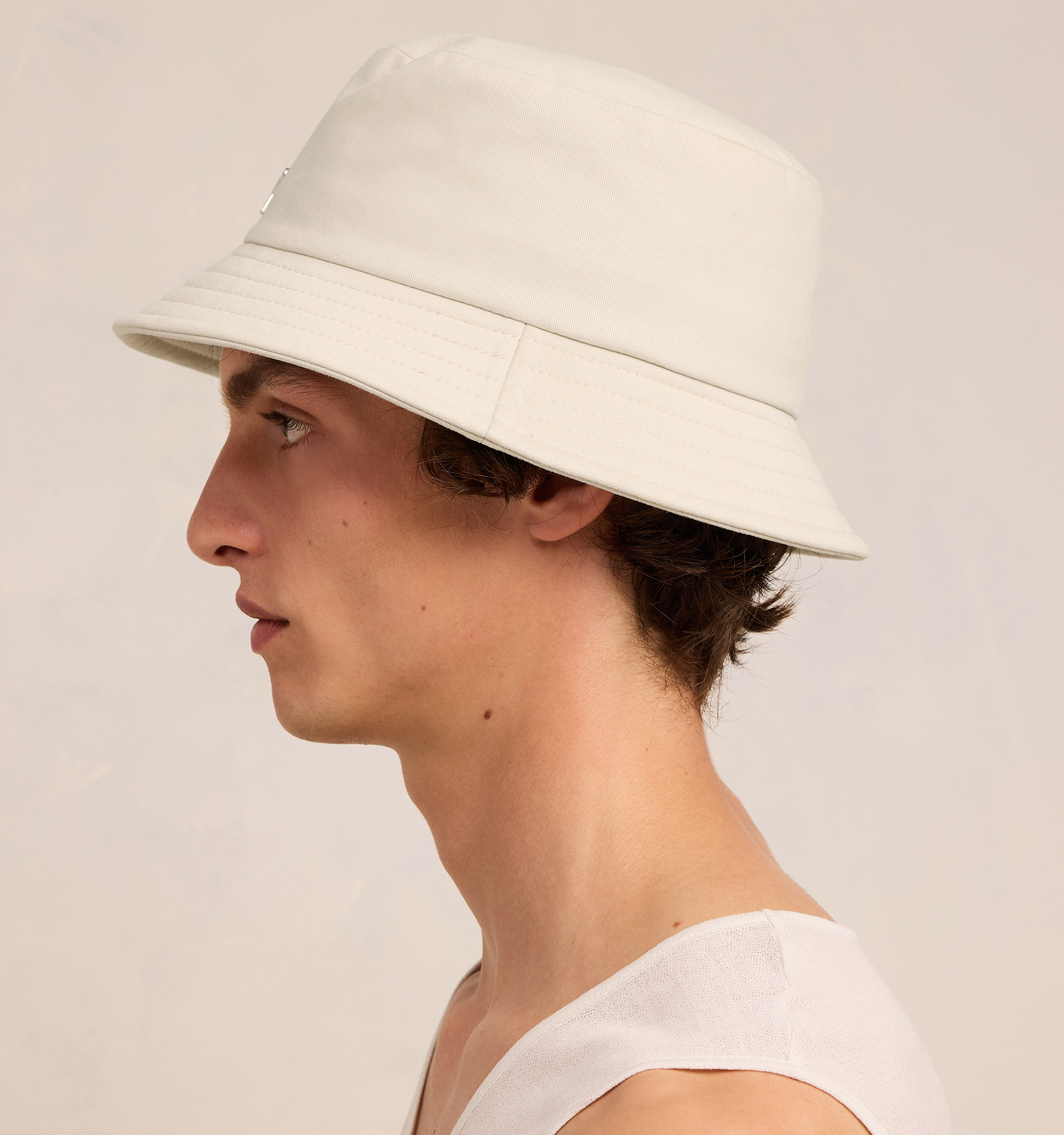 AMI PARIS de Coeur Bucket Hat in Chalk 60