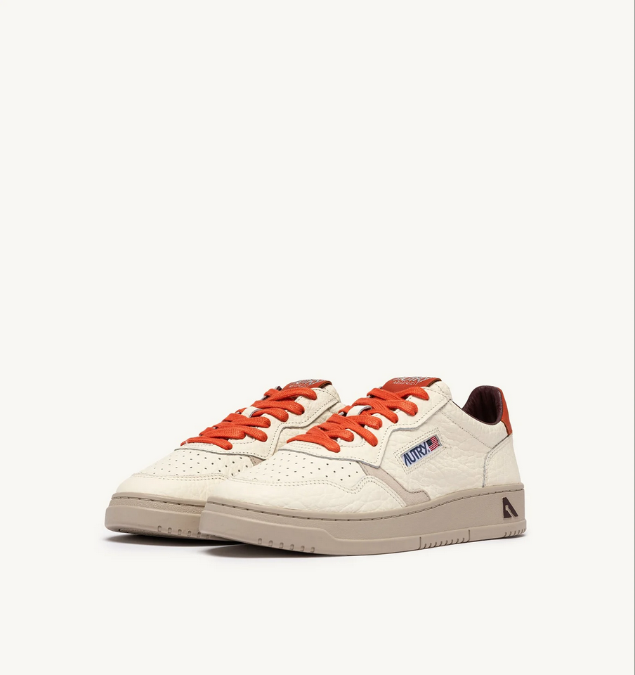 AUTRY ACTION SHOES Medalist Low Sneaker Elephant in Sand/Pumpkin