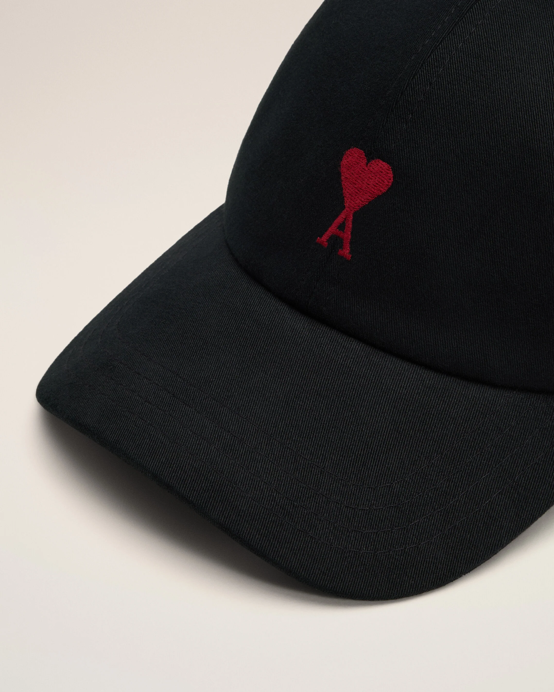 AMI PARIS de Coeur Cap in Black / Red Logo
