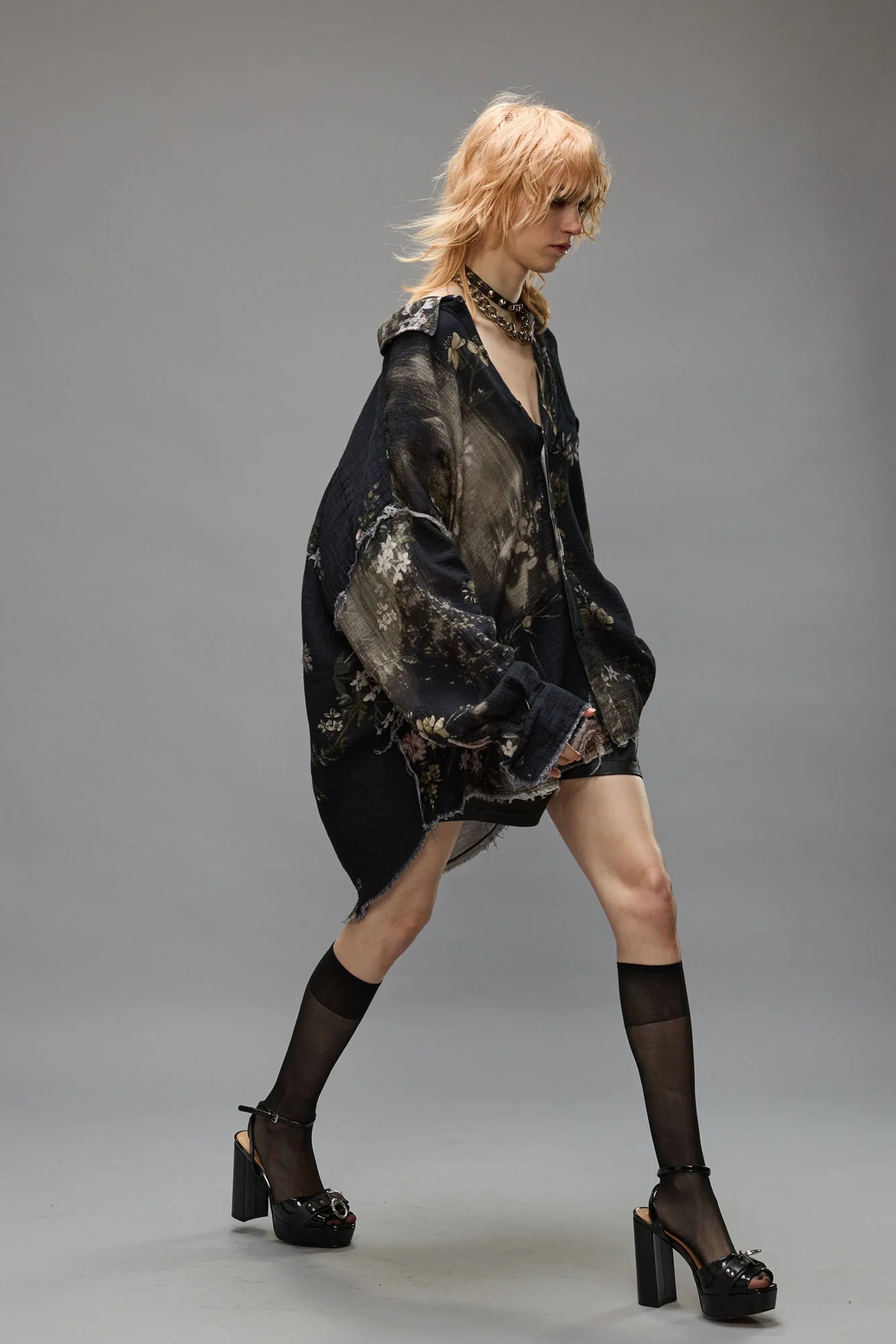R13 Shredded Seam Drop Neck Shirt in Black Bleached Floral M