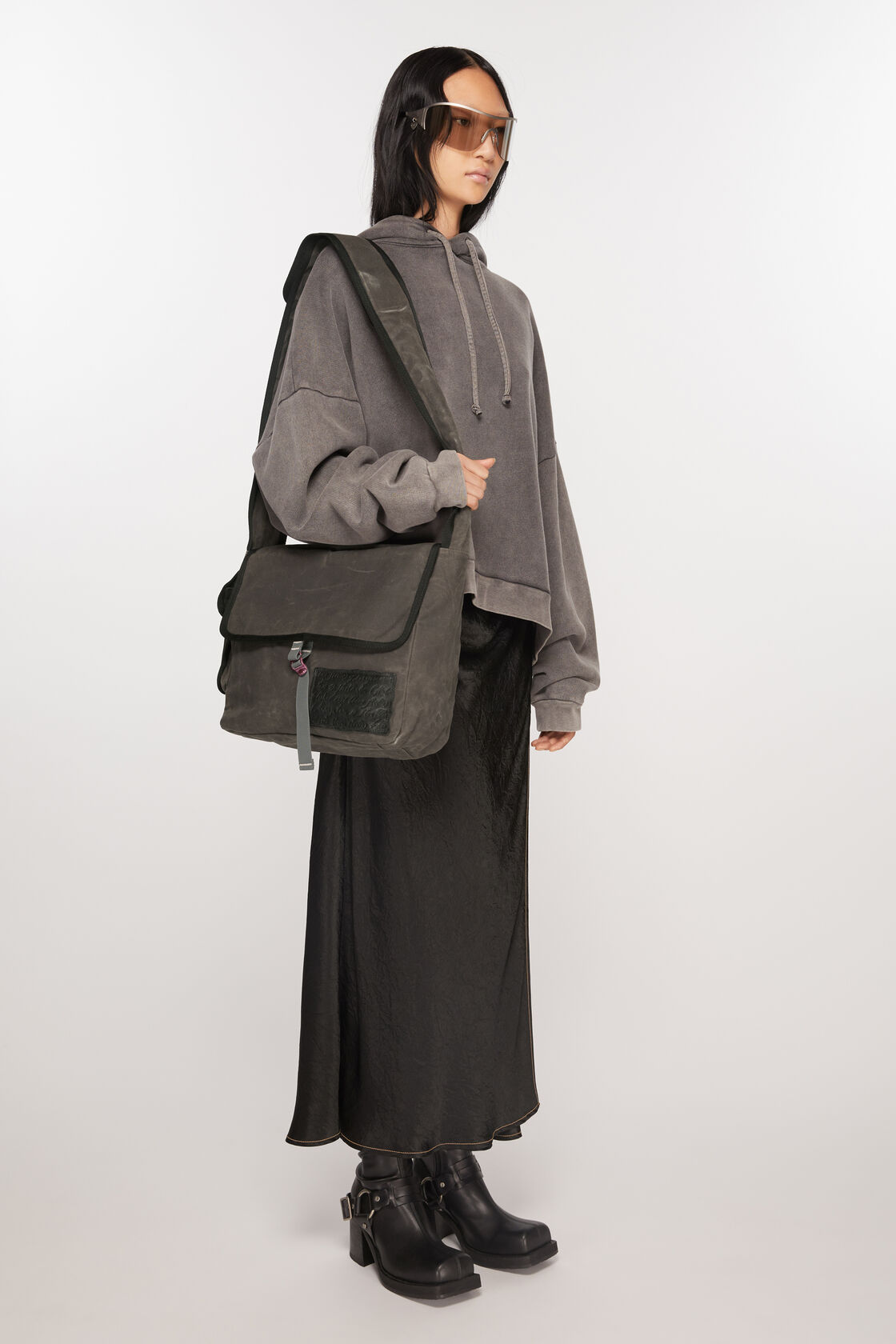 ACNE STUDIOS Messenger Bag in Grey/Black