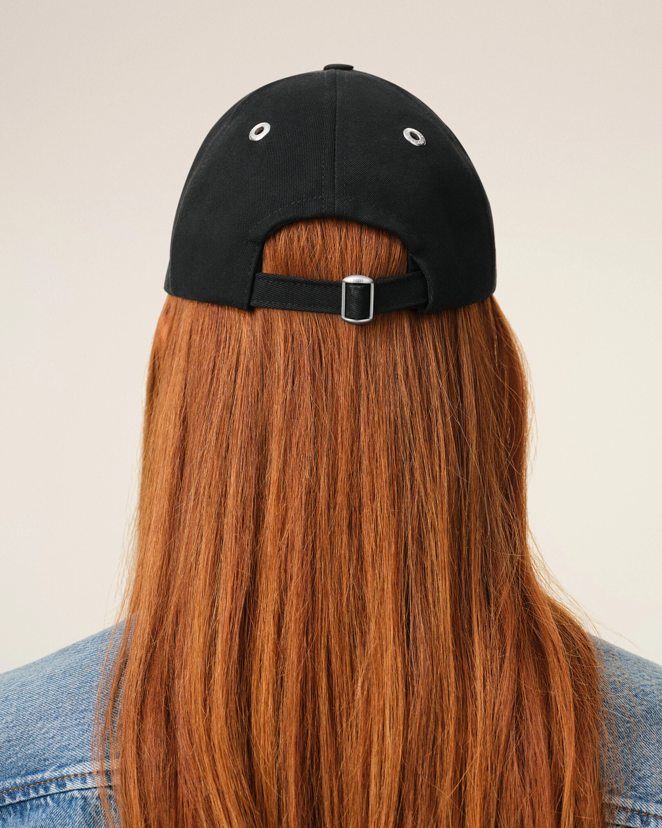 AMI PARIS de Coeur Cap in Black / Red Logo