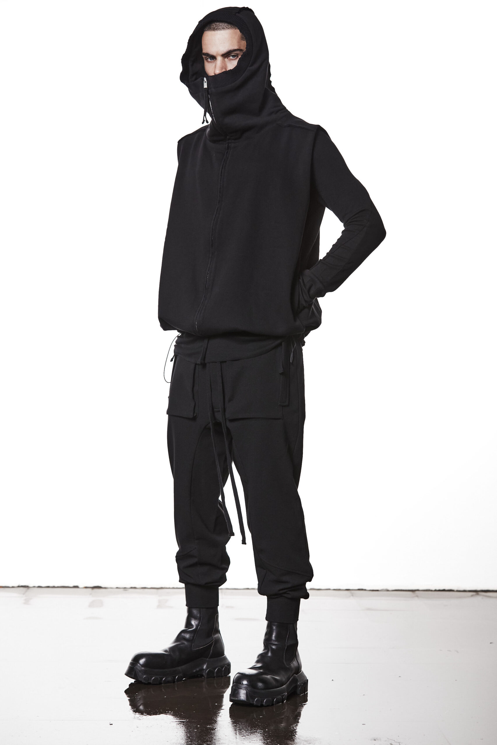 THOM KROM Hodded Vest in Black
