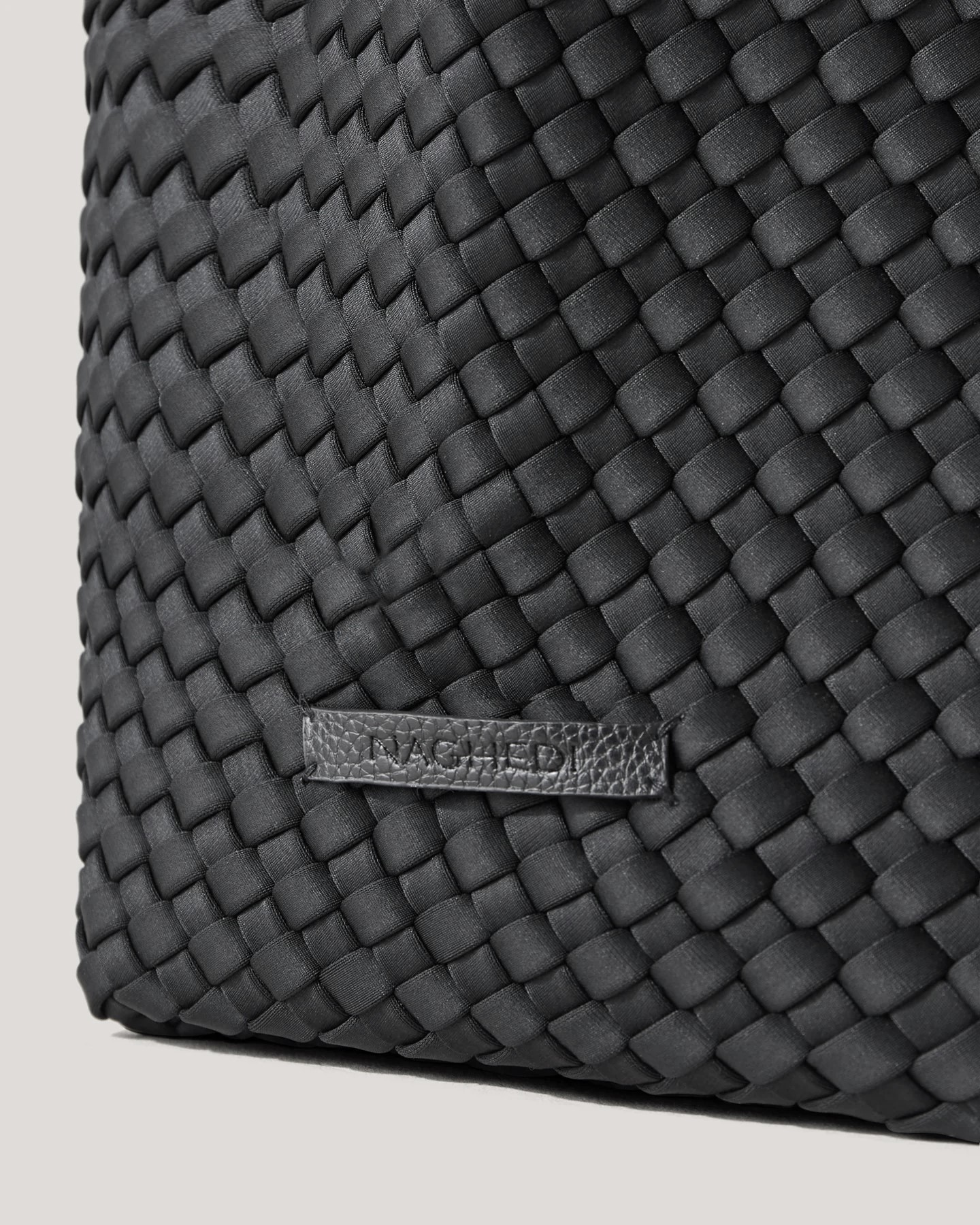 NAGHEDI Handwoven Bag Jet Setter Small in Black