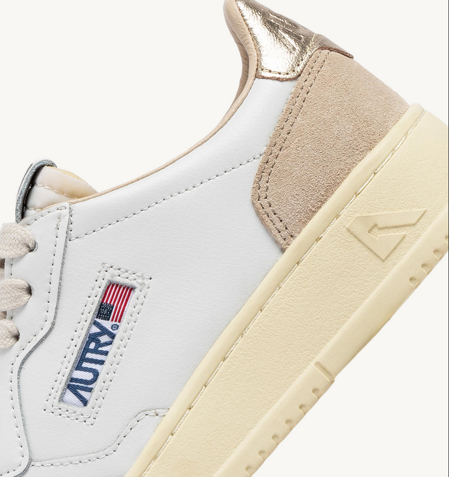 AUTRY ACTION SHOES Medalist Low Sneaker Suede White/Gold